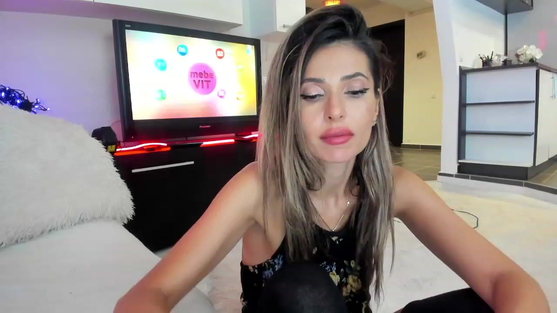 Gallery image thumbnail from SmileyTinaa's myfreecams stream on, 09/28/2023, 05:20 image 13 of 20