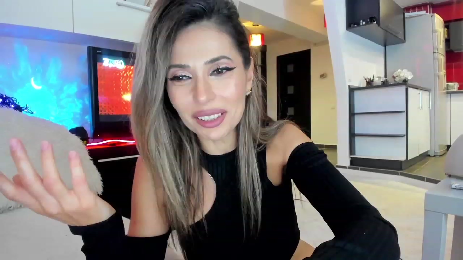 Gallery image thumbnail from SmileyTinaa's myfreecams stream on, 09/28/2023, 21:27 image 16 of 20