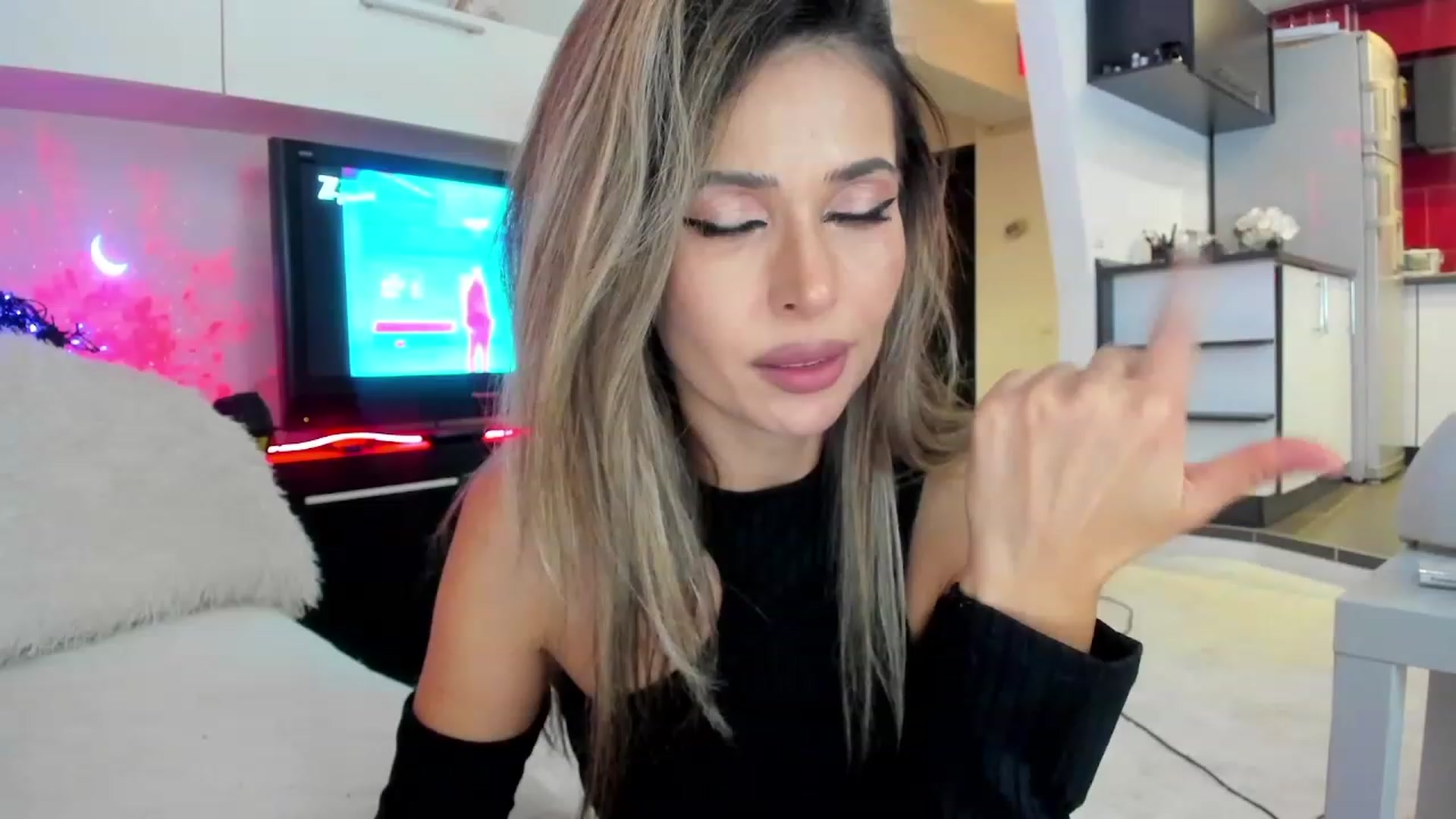 Gallery image thumbnail from SmileyTinaa's myfreecams stream on, 09/28/2023, 21:27 image 14 of 20