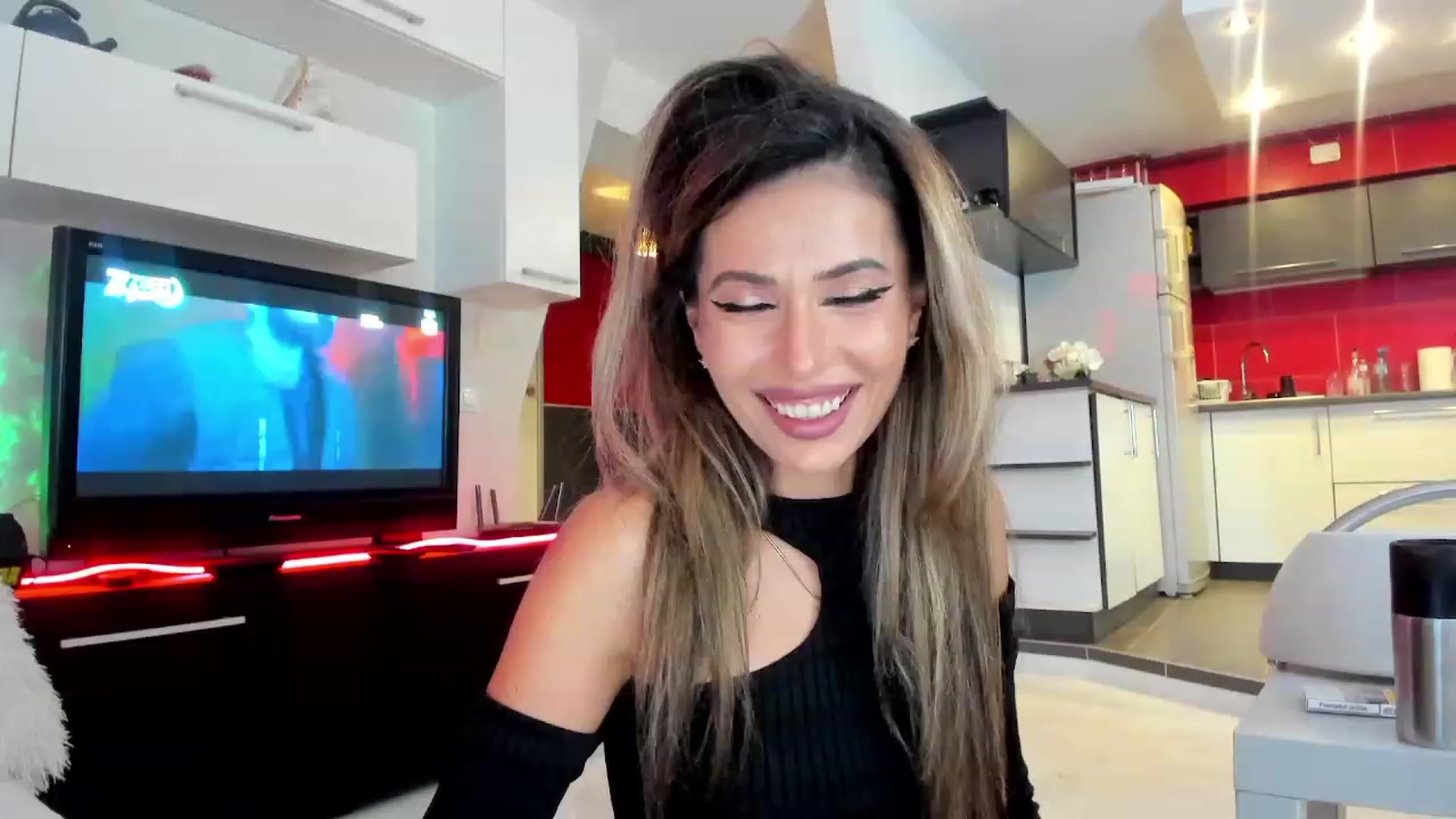 Gallery image thumbnail from SmileyTinaa's myfreecams stream on, 09/28/2023, 21:27 image 2 of 20