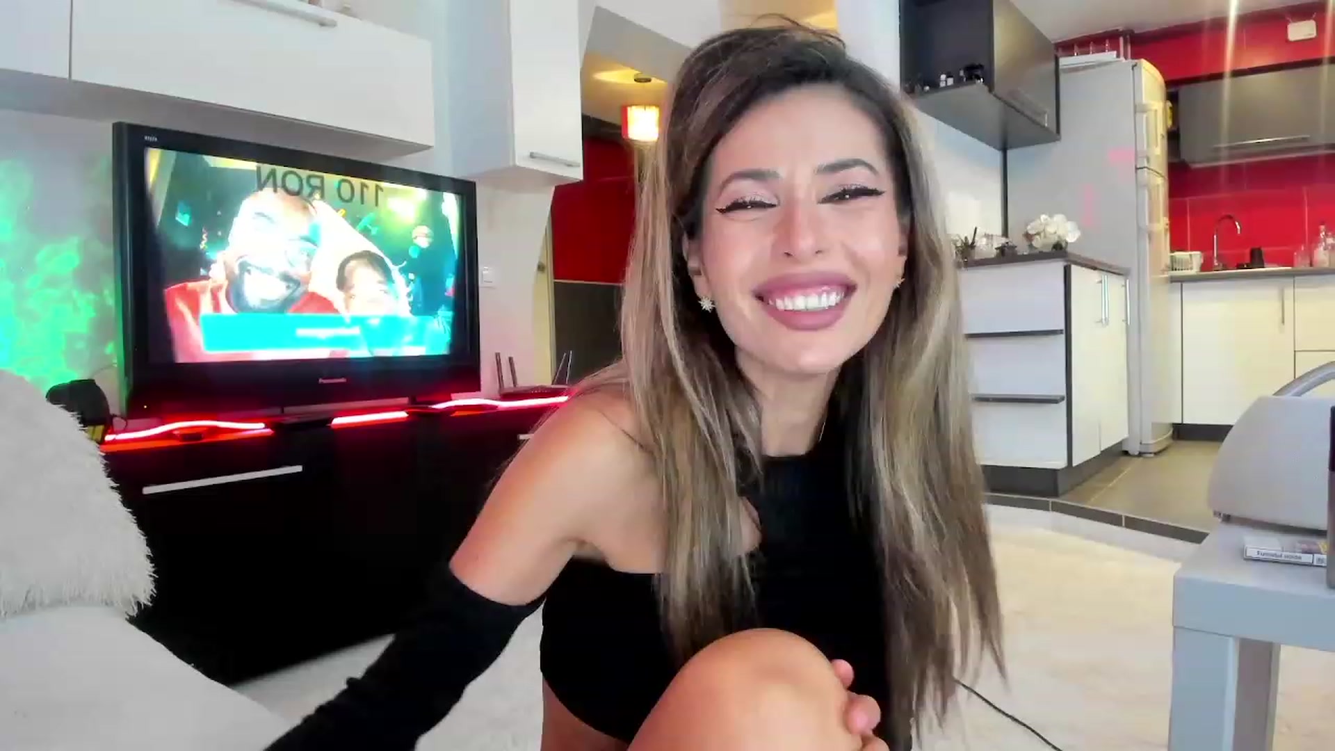 Gallery image thumbnail from SmileyTinaa's myfreecams stream on, 09/28/2023, 21:27 image 6 of 20