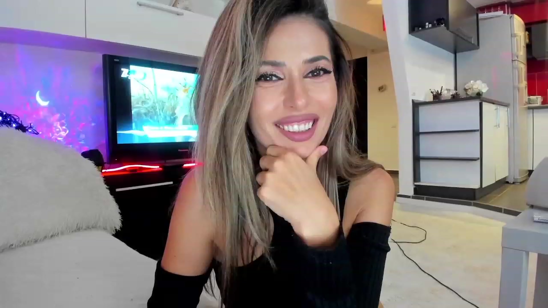 Gallery image thumbnail from SmileyTinaa's myfreecams stream on, 09/28/2023, 21:27 image 15 of 20