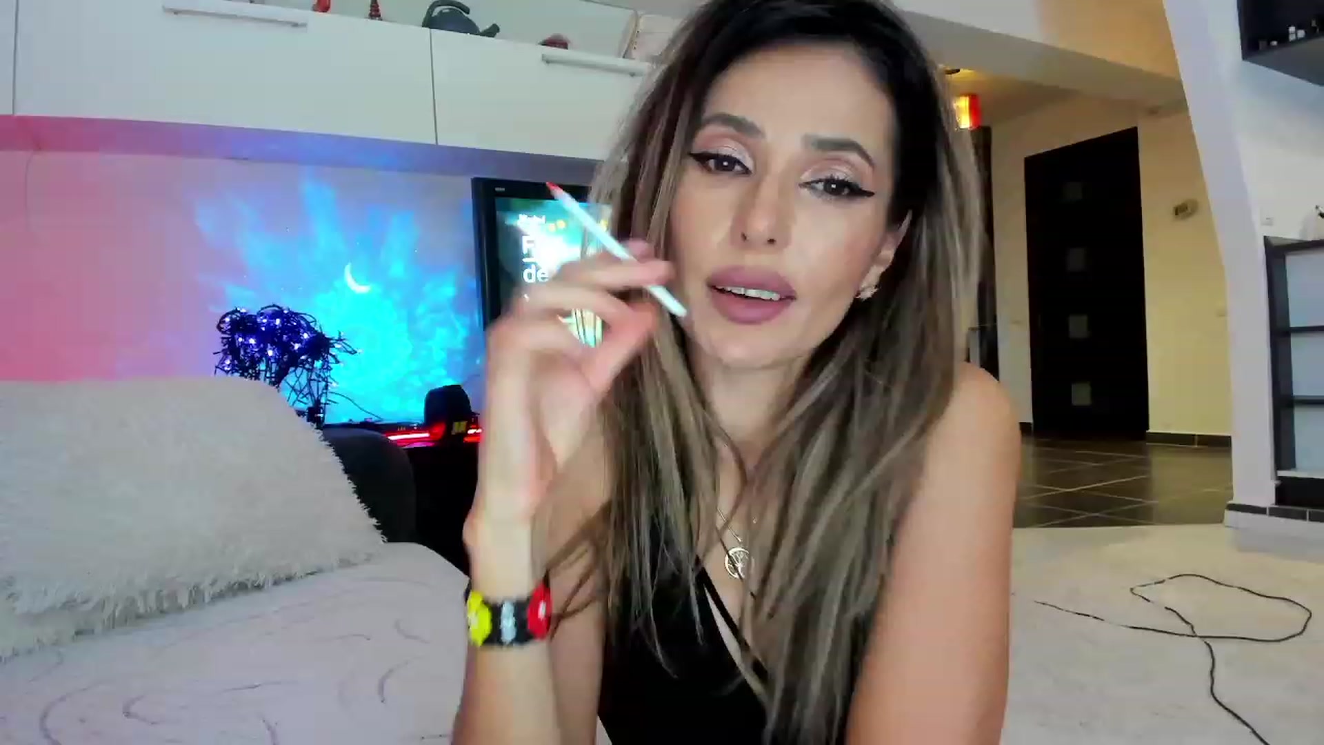 Gallery image thumbnail from SmileyTinaa's myfreecams stream on, 09/30/2023, 24:32 image 10 of 20