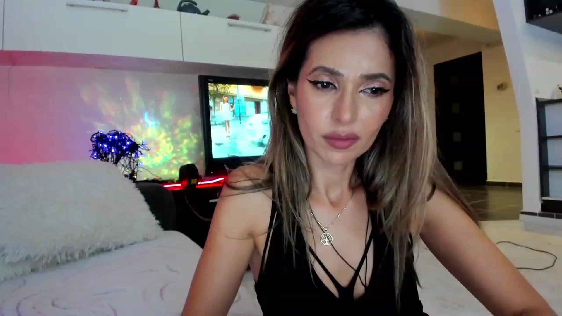 Gallery image thumbnail from SmileyTinaa's myfreecams stream on, 09/30/2023, 24:32 image 9 of 20