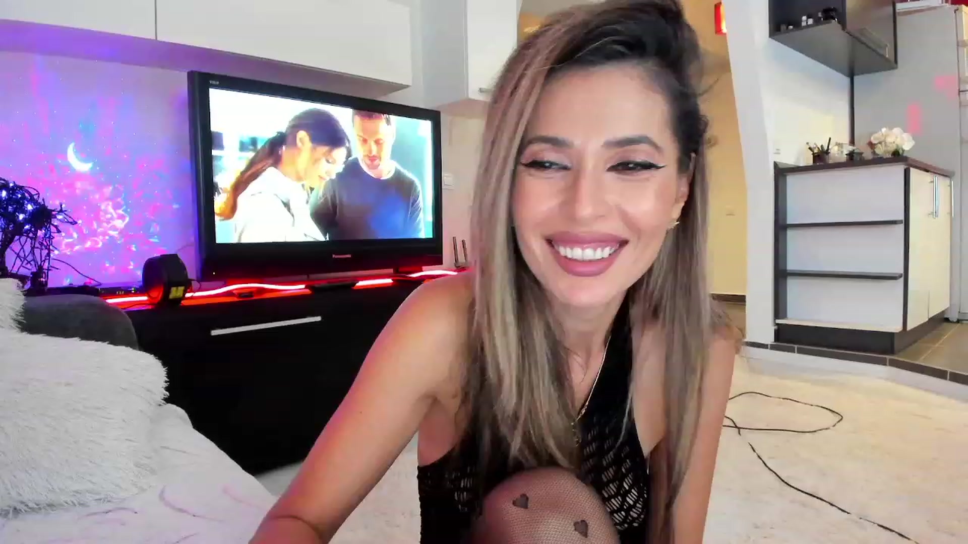 Gallery image thumbnail from SmileyTinaa's myfreecams stream on, 10/02/2023, 22:22 image 4 of 20