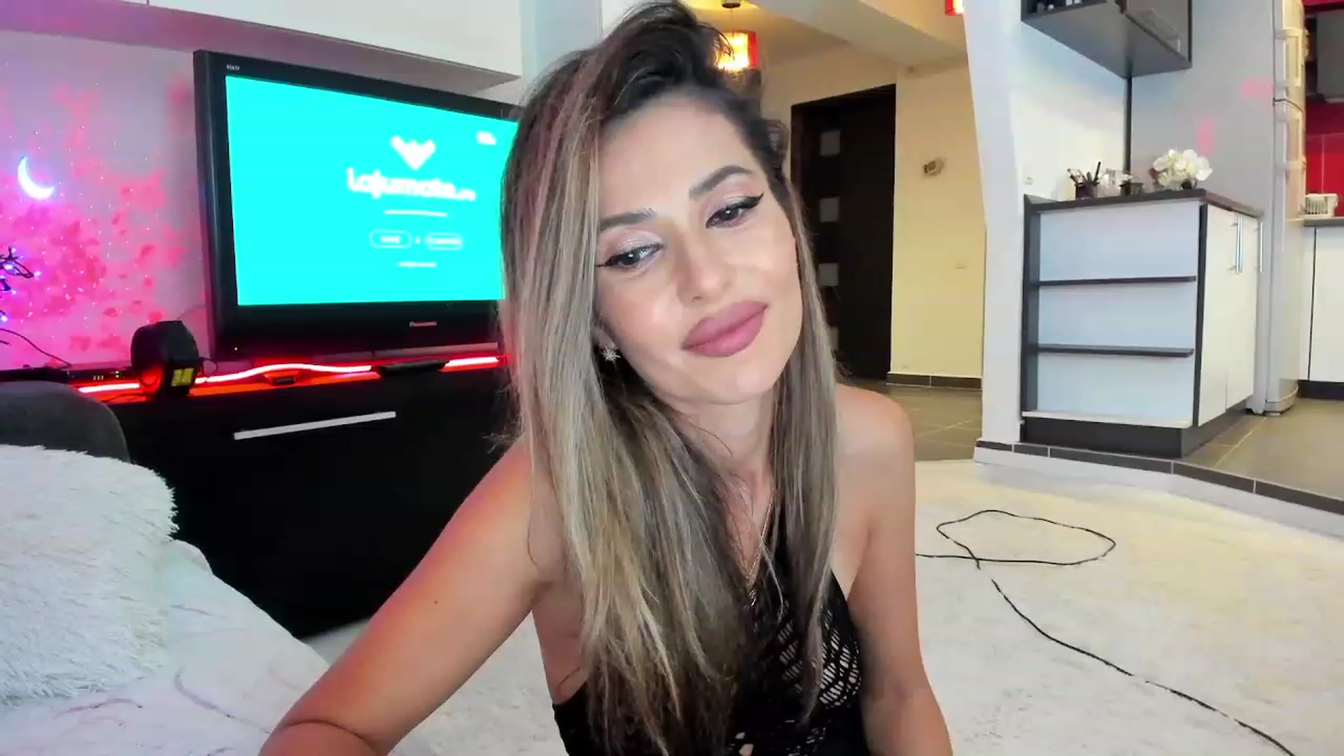 Gallery image thumbnail from SmileyTinaa's myfreecams stream on, 10/02/2023, 22:22 image 6 of 20