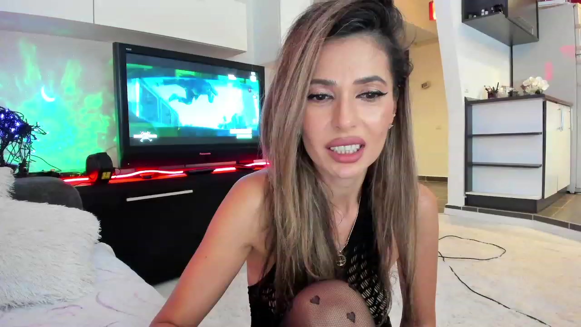 Gallery image thumbnail from SmileyTinaa's myfreecams stream on, 10/02/2023, 22:22 image 5 of 20