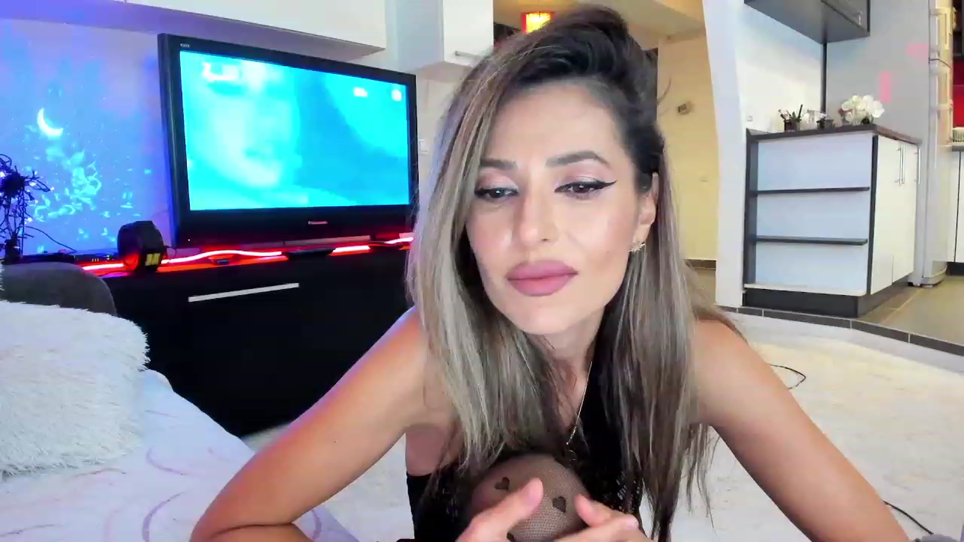 Gallery image thumbnail from SmileyTinaa's myfreecams stream on, 10/02/2023, 22:22 image 8 of 20