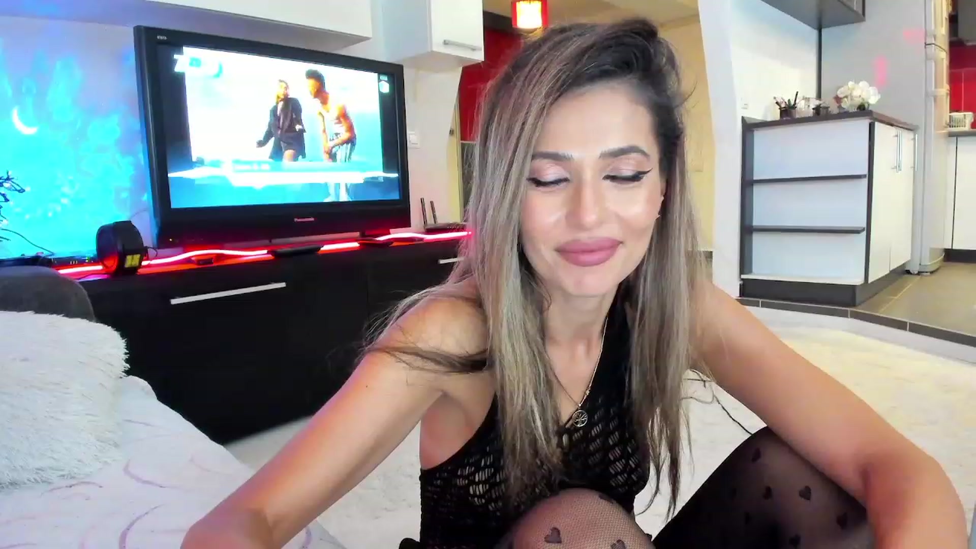 Gallery image thumbnail from SmileyTinaa's myfreecams stream on, 10/02/2023, 22:22 image 11 of 20