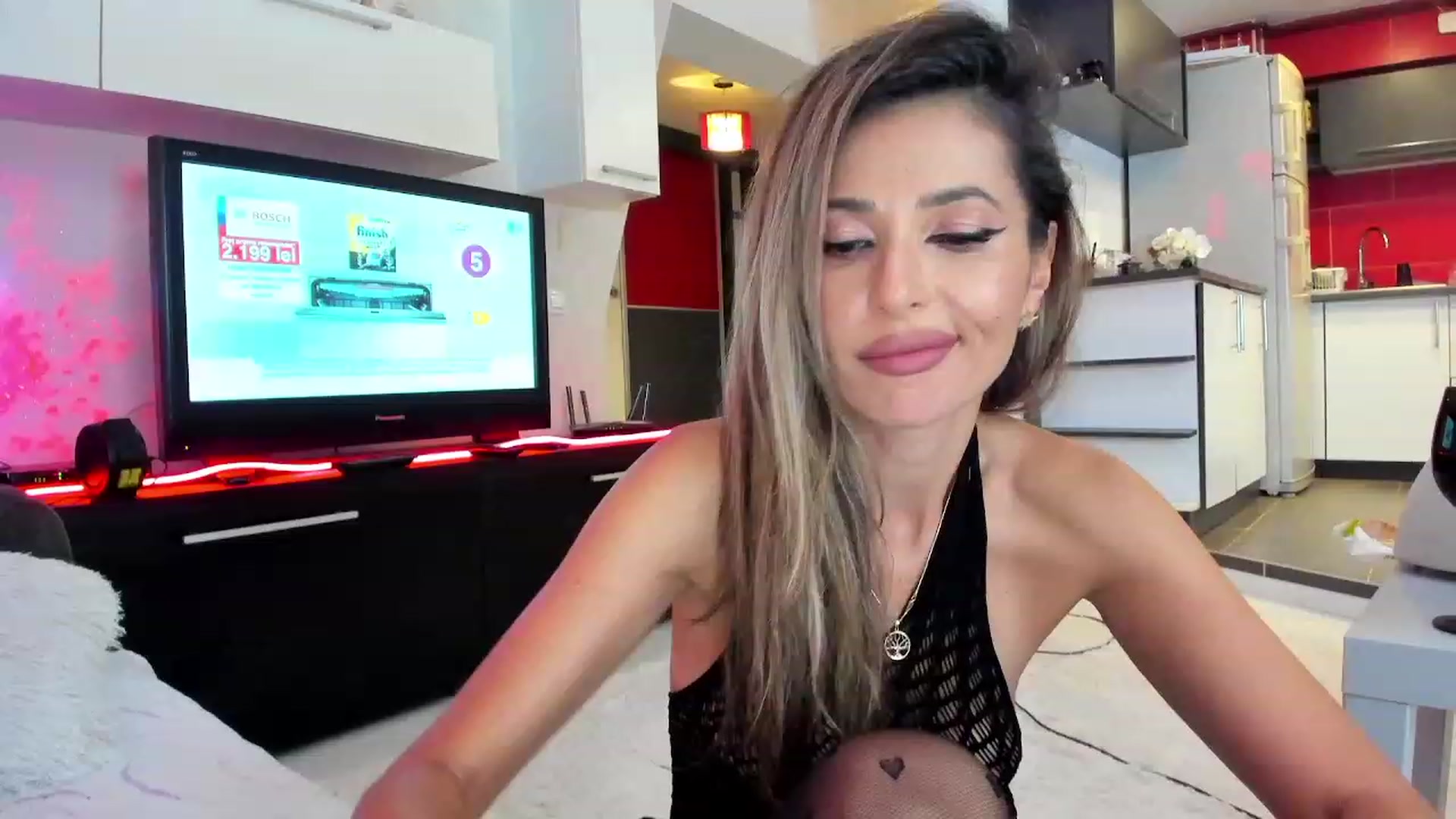 Gallery image thumbnail from SmileyTinaa's myfreecams stream on, 10/02/2023, 22:22 image 15 of 20