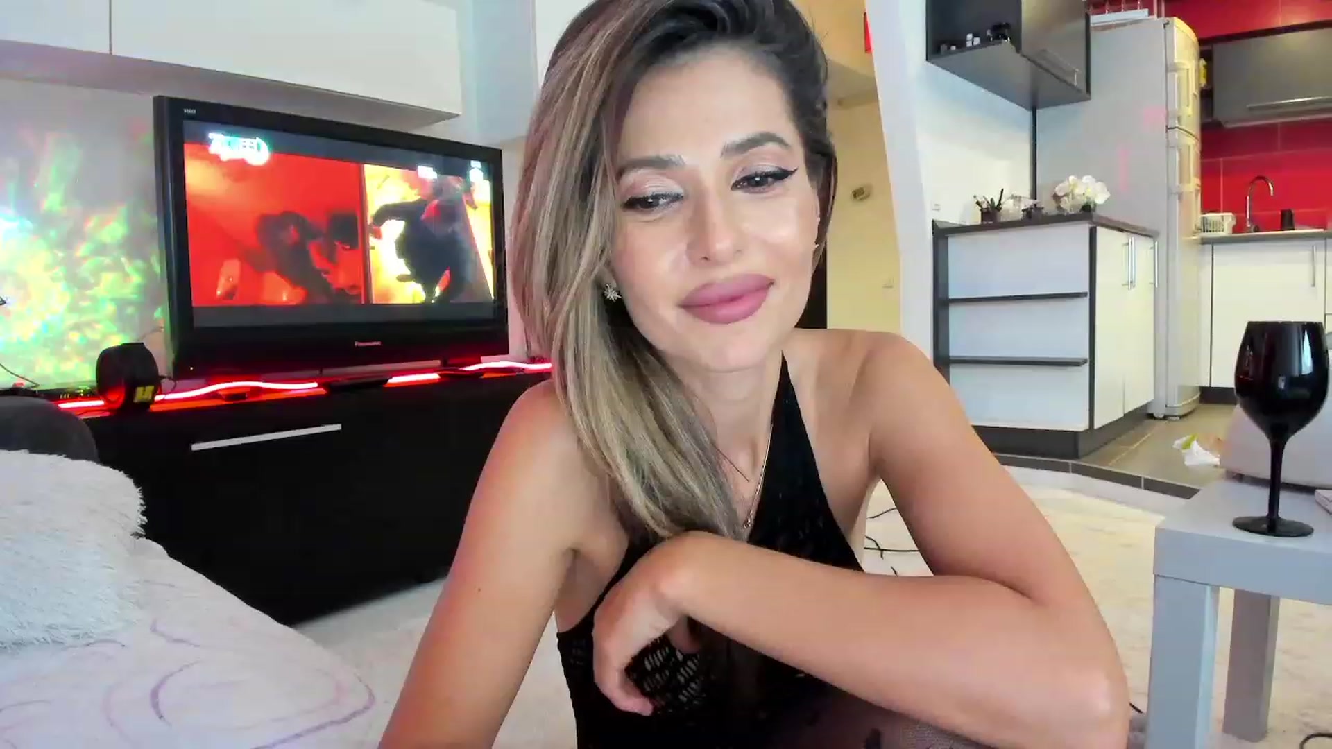 Gallery image thumbnail from SmileyTinaa's myfreecams stream on, 10/02/2023, 22:22 image 19 of 20