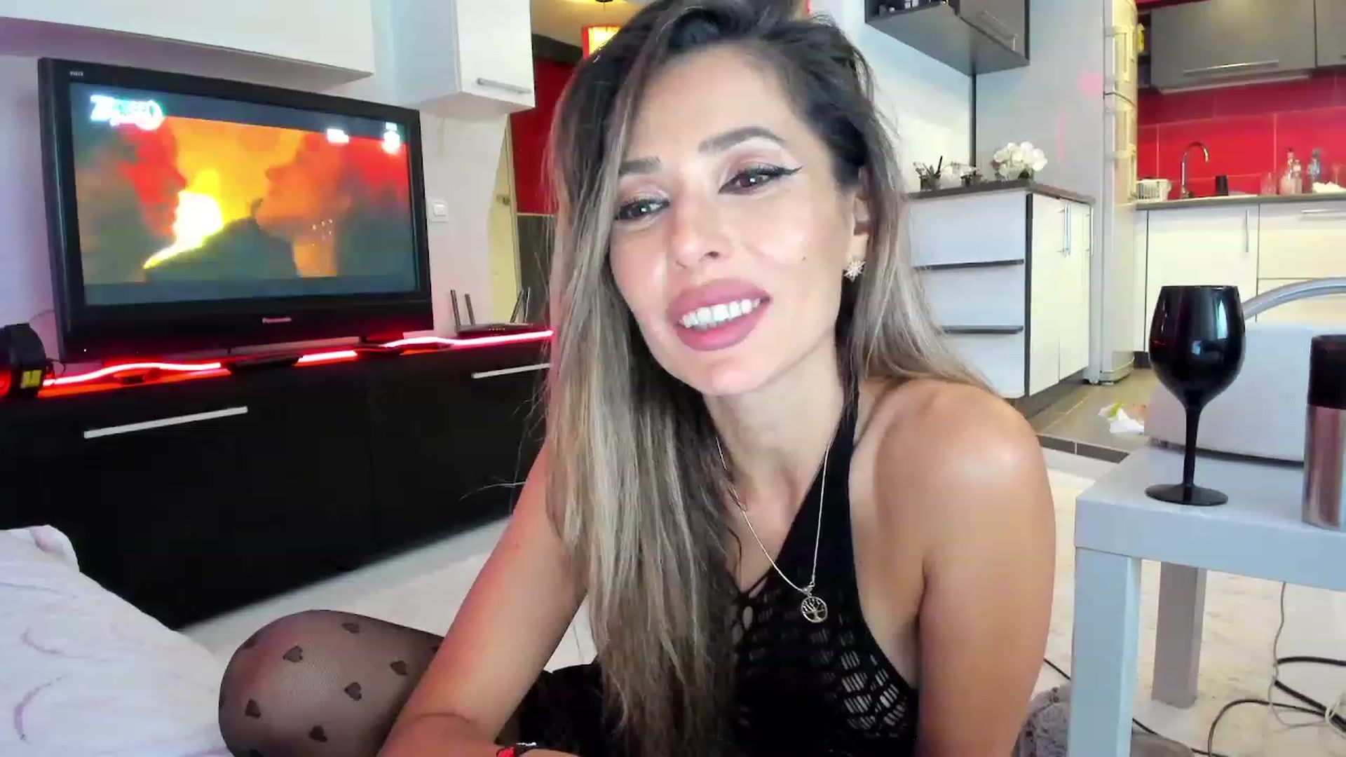 Gallery image thumbnail from SmileyTinaa's myfreecams stream on, 10/03/2023, 01:47 image 3 of 20