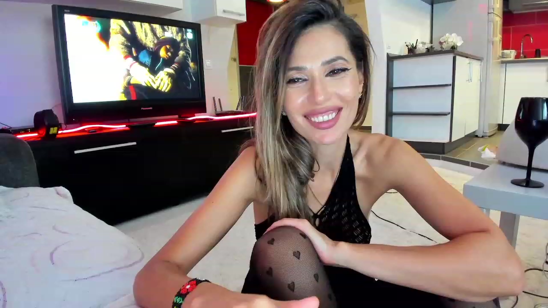 Gallery image thumbnail from SmileyTinaa's myfreecams stream on, 10/03/2023, 01:47 image 10 of 20