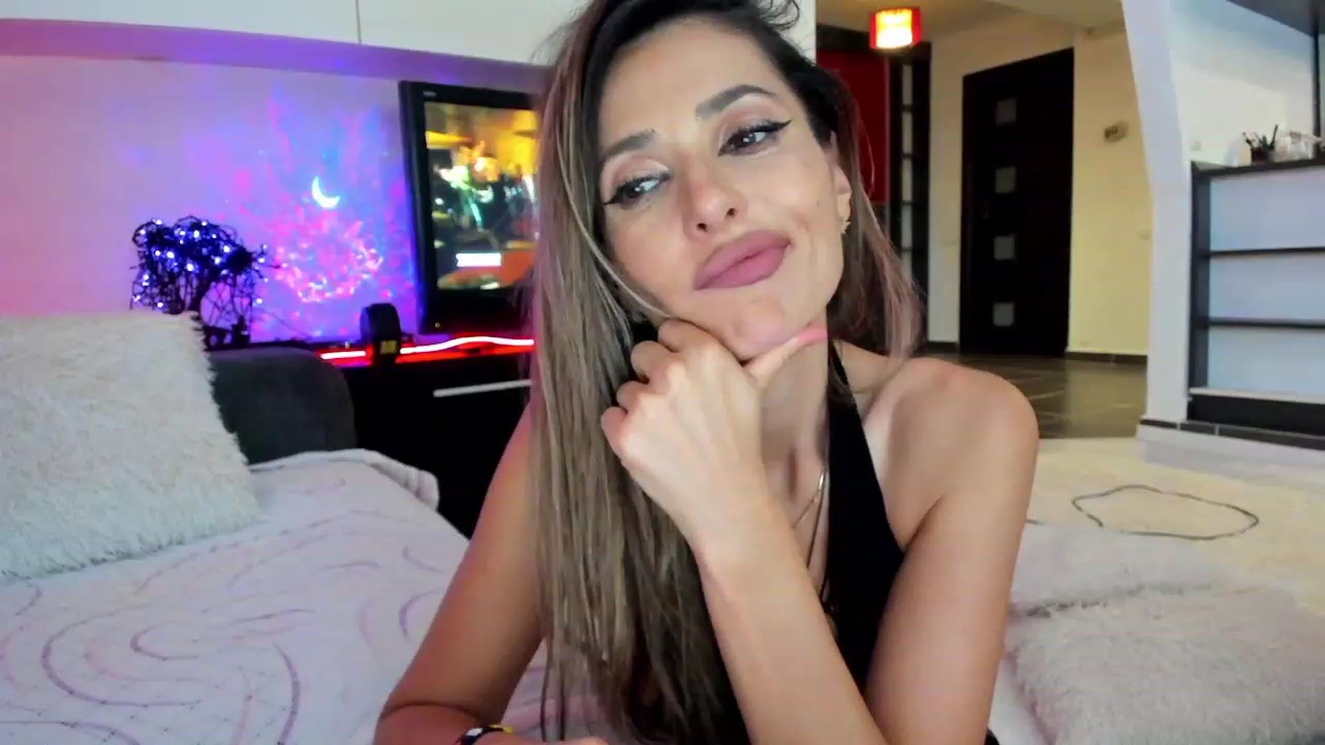 Gallery image thumbnail from SmileyTinaa's myfreecams stream on, 10/03/2023, 04:57 image 6 of 20