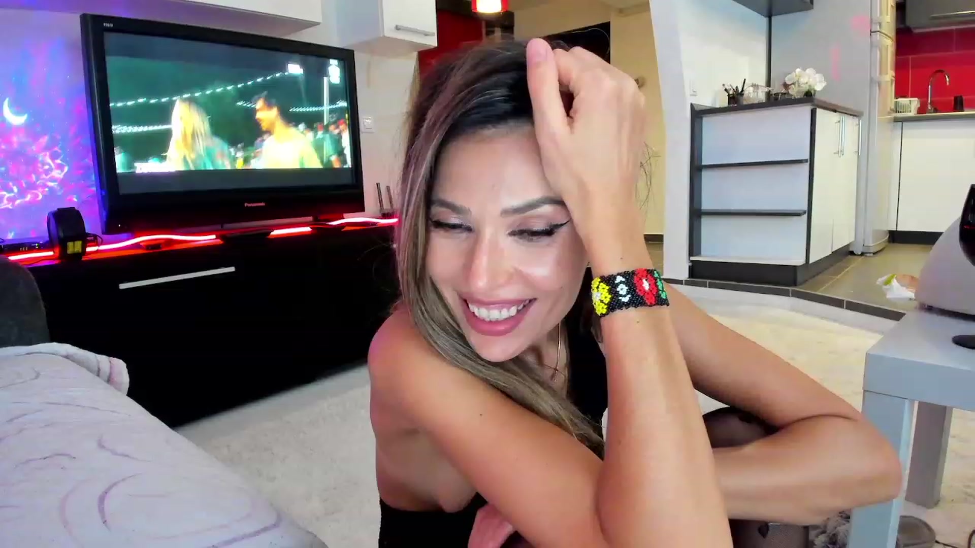 Gallery image thumbnail from SmileyTinaa's myfreecams stream on, 10/03/2023, 04:57 image 13 of 20