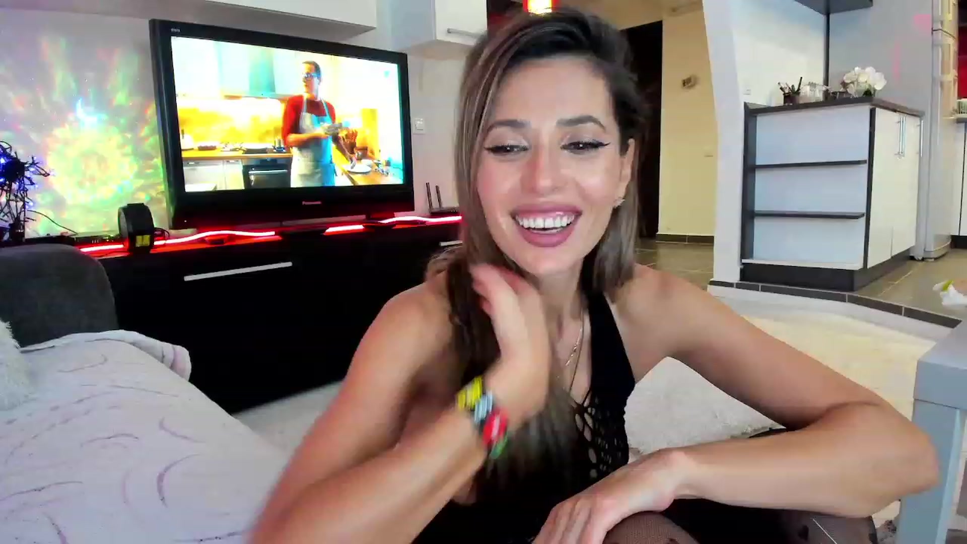 Gallery image thumbnail from SmileyTinaa's myfreecams stream on, 10/03/2023, 04:57 image 11 of 20