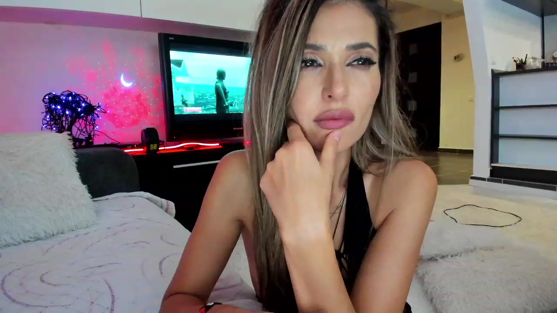 Gallery image thumbnail from SmileyTinaa's myfreecams stream on, 10/03/2023, 04:57 image 9 of 20