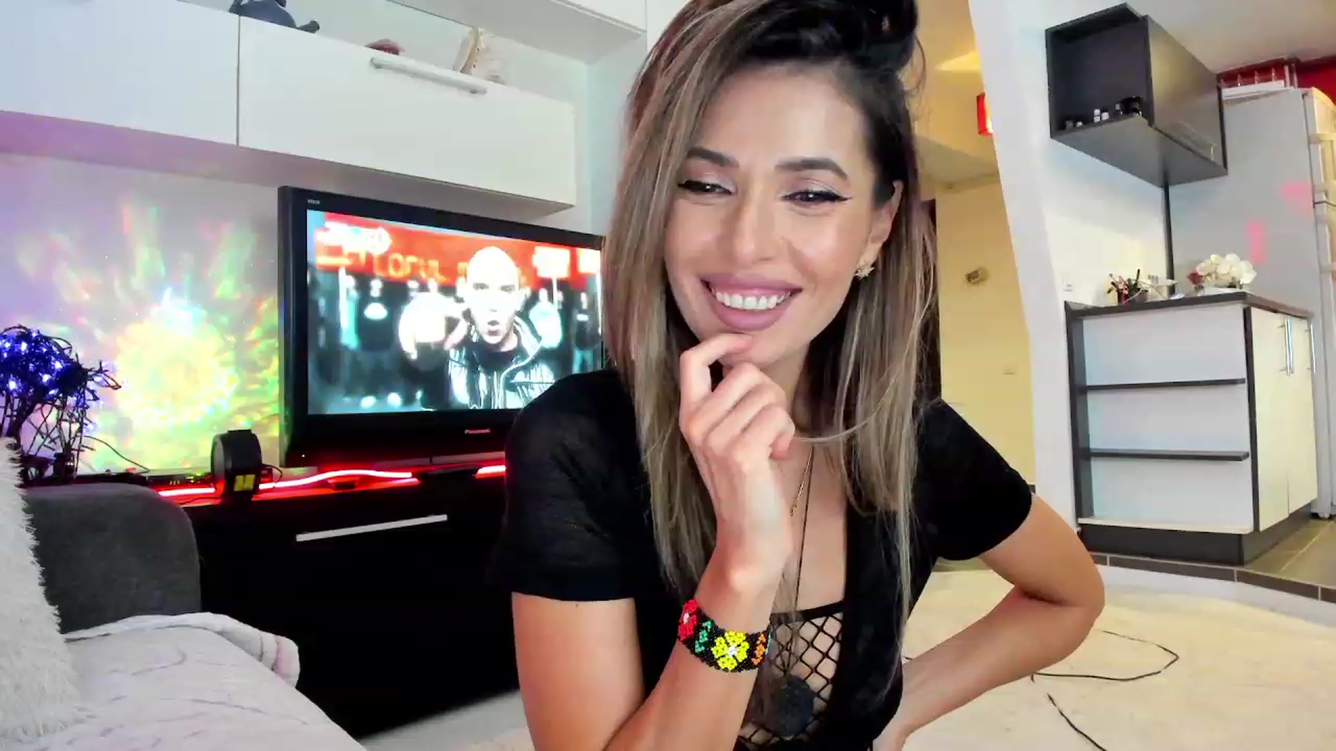 Gallery image thumbnail from SmileyTinaa's myfreecams stream on, 10/03/2023, 21:56 image 19 of 20