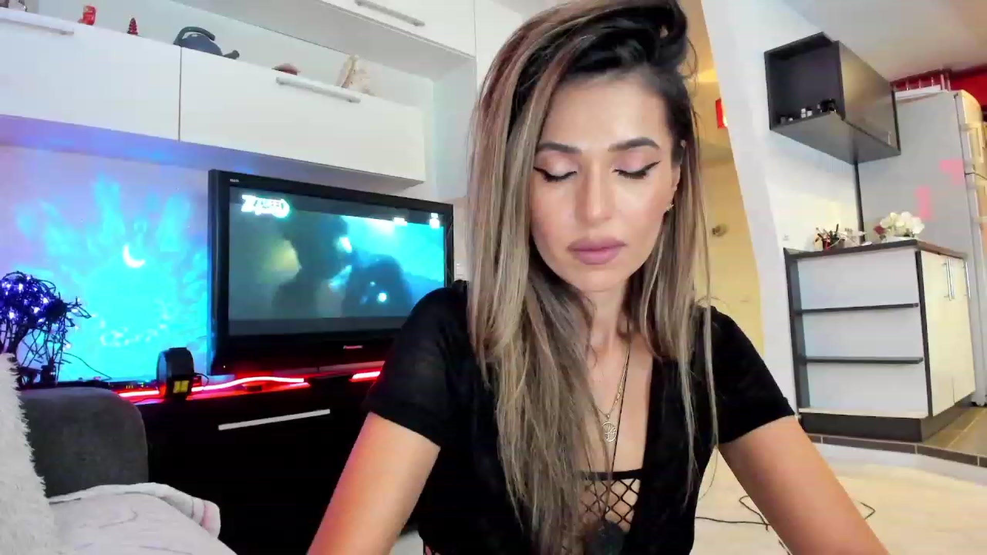 Gallery image thumbnail from SmileyTinaa's myfreecams stream on, 10/03/2023, 21:56 image 17 of 20