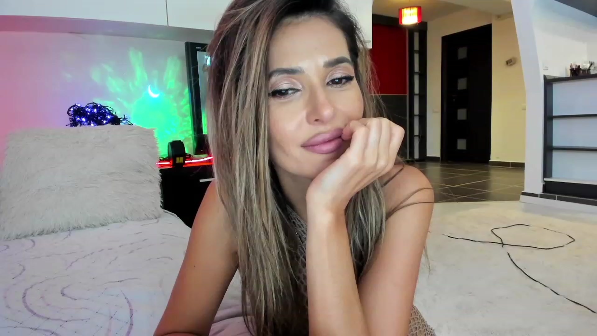 Gallery image thumbnail from SmileyTinaa's myfreecams stream on, 10/04/2023, 02:53 image 13 of 20