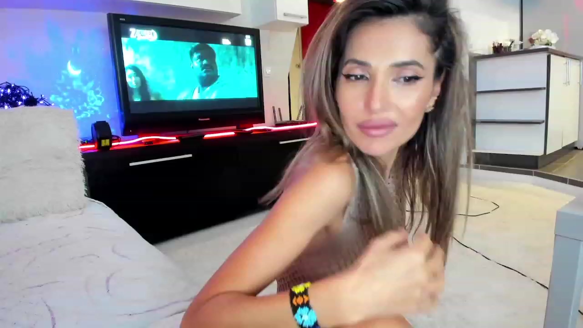 Gallery image thumbnail from SmileyTinaa's myfreecams stream on, 10/04/2023, 02:53 image 8 of 20