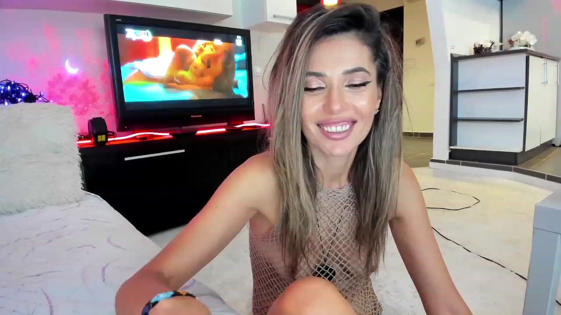 Gallery image thumbnail from SmileyTinaa's myfreecams stream on, 10/04/2023, 02:53 image 5 of 20
