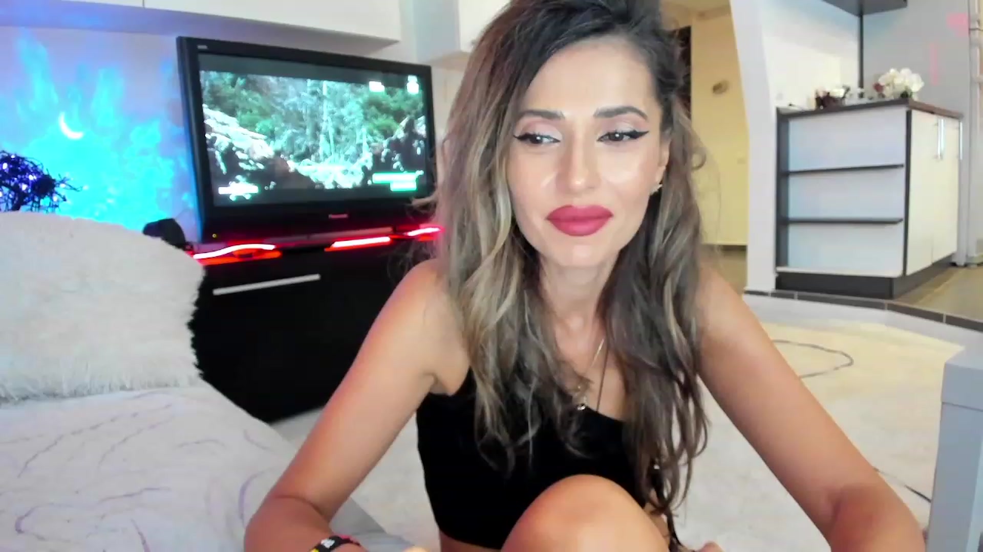 Gallery image thumbnail from SmileyTinaa's myfreecams stream on, 10/05/2023, 20:45 image 10 of 20