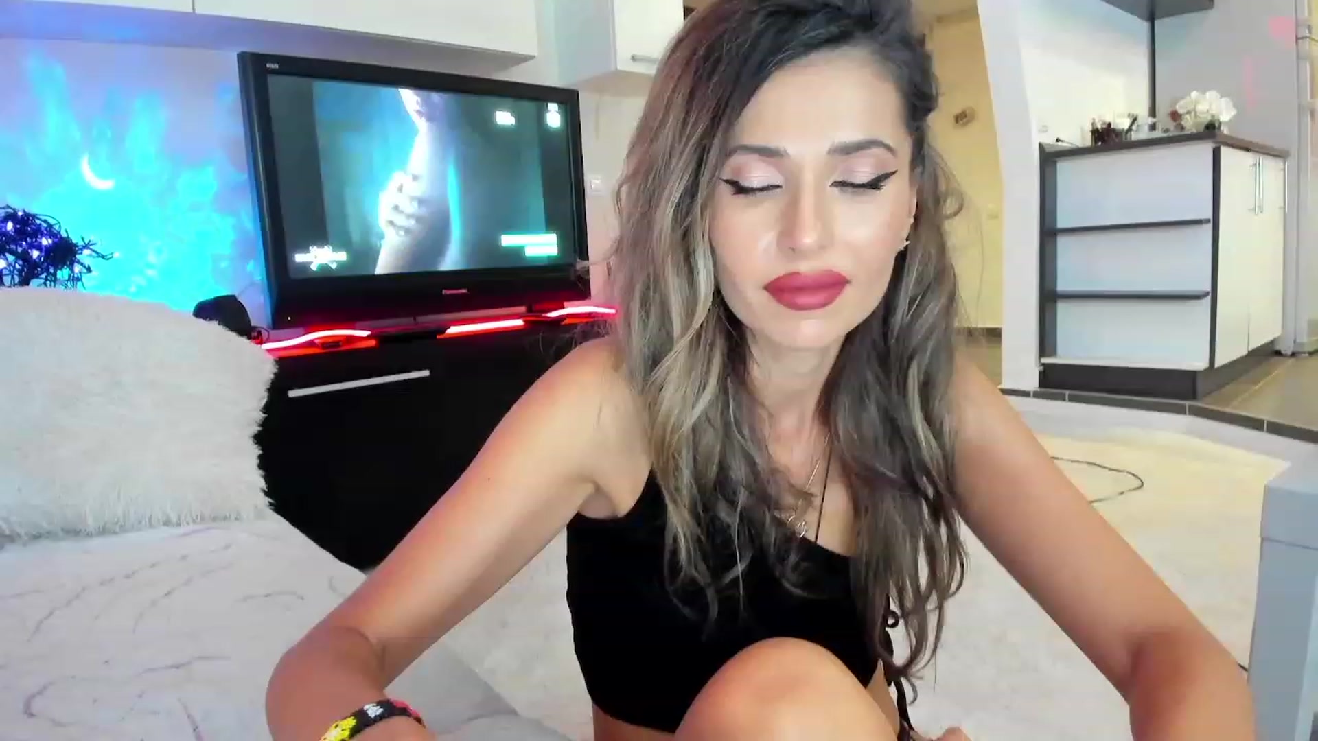 Gallery image thumbnail from SmileyTinaa's myfreecams stream on, 10/05/2023, 20:45 image 11 of 20