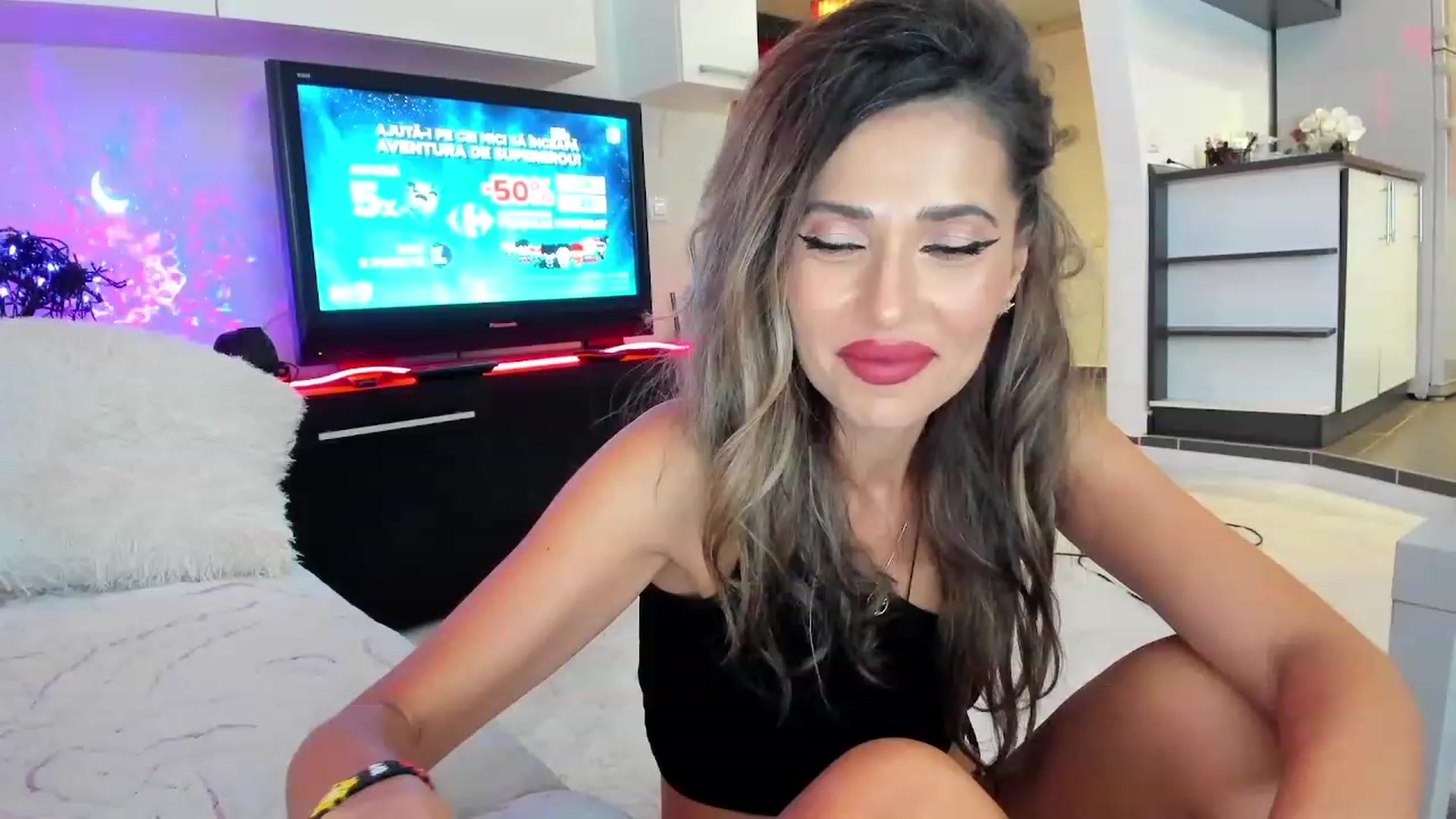 Gallery image thumbnail from SmileyTinaa's myfreecams stream on, 10/05/2023, 20:45 image 16 of 20