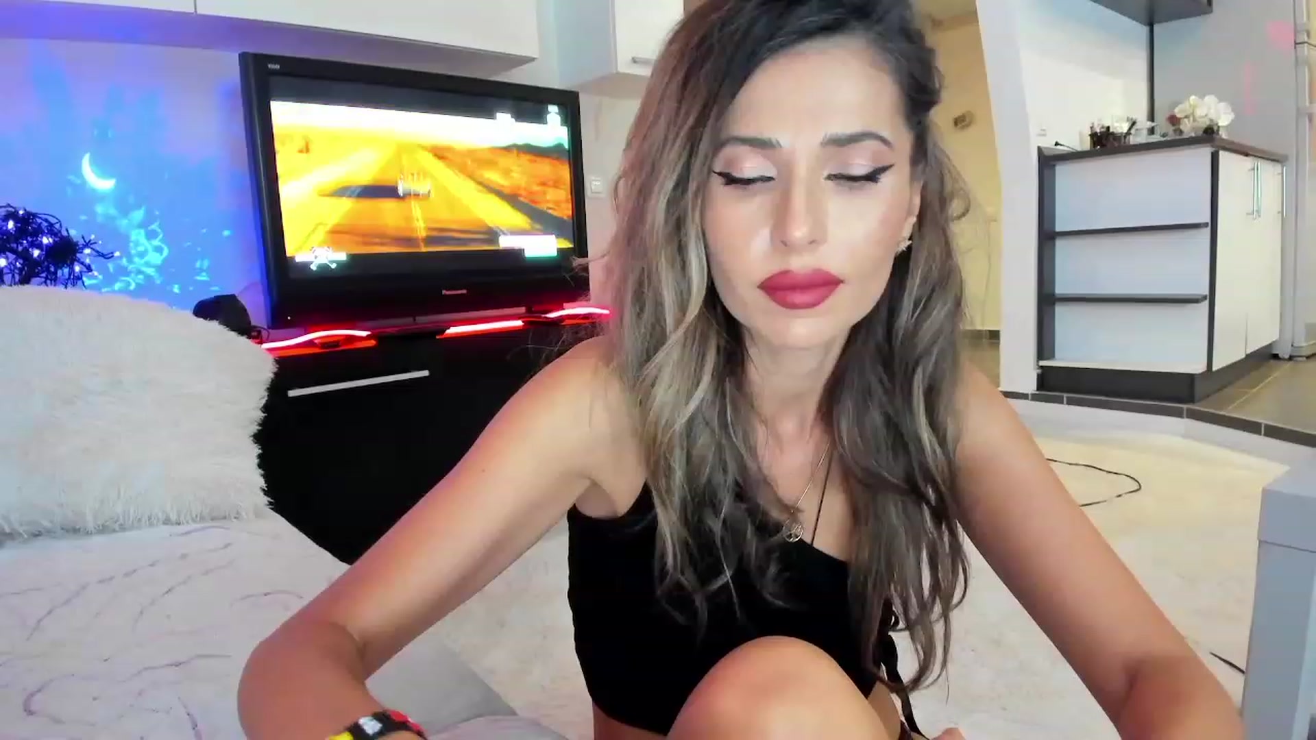 Gallery image thumbnail from SmileyTinaa's myfreecams stream on, 10/05/2023, 20:45 image 1 of 20