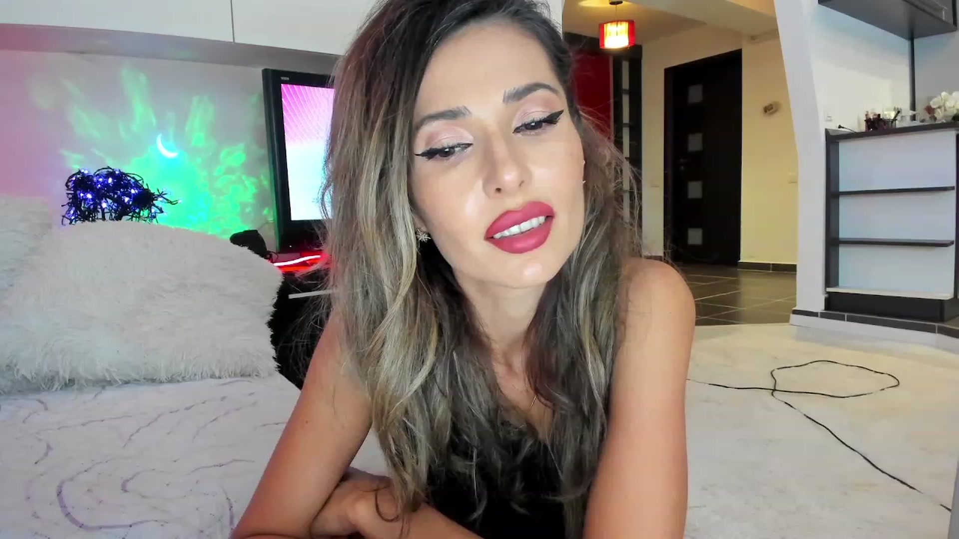 Gallery image thumbnail from SmileyTinaa's myfreecams stream on, 10/05/2023, 20:45 image 20 of 20