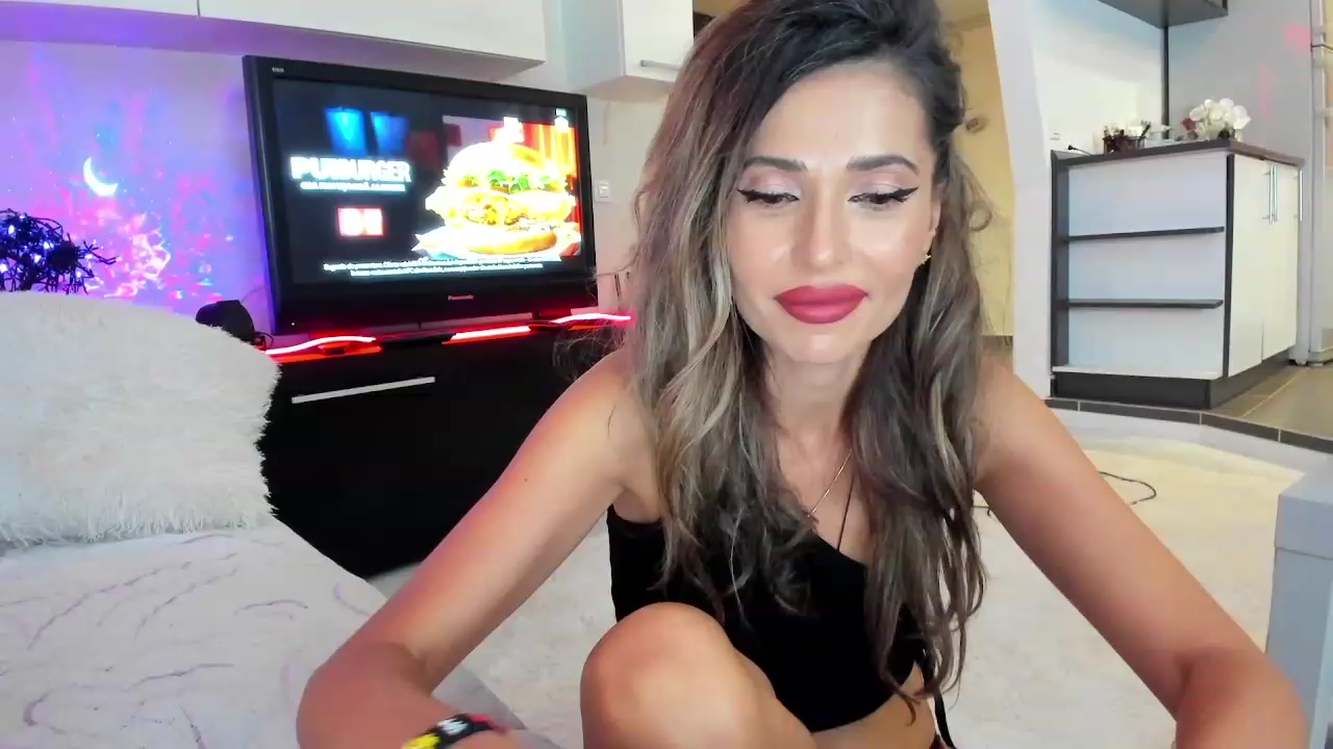 Gallery image thumbnail from SmileyTinaa's myfreecams stream on, 10/05/2023, 20:45 image 18 of 20