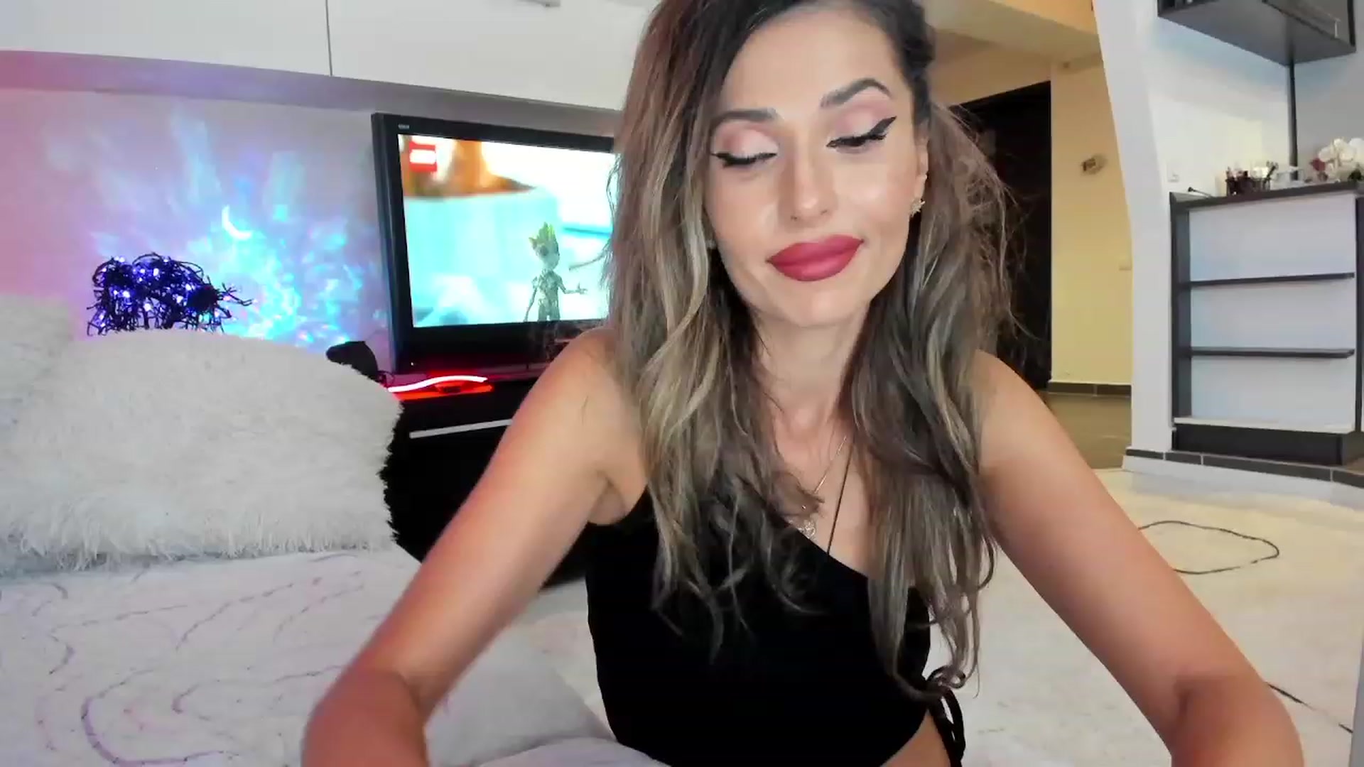 Gallery image thumbnail from SmileyTinaa's myfreecams stream on, 10/05/2023, 20:45 image 19 of 20