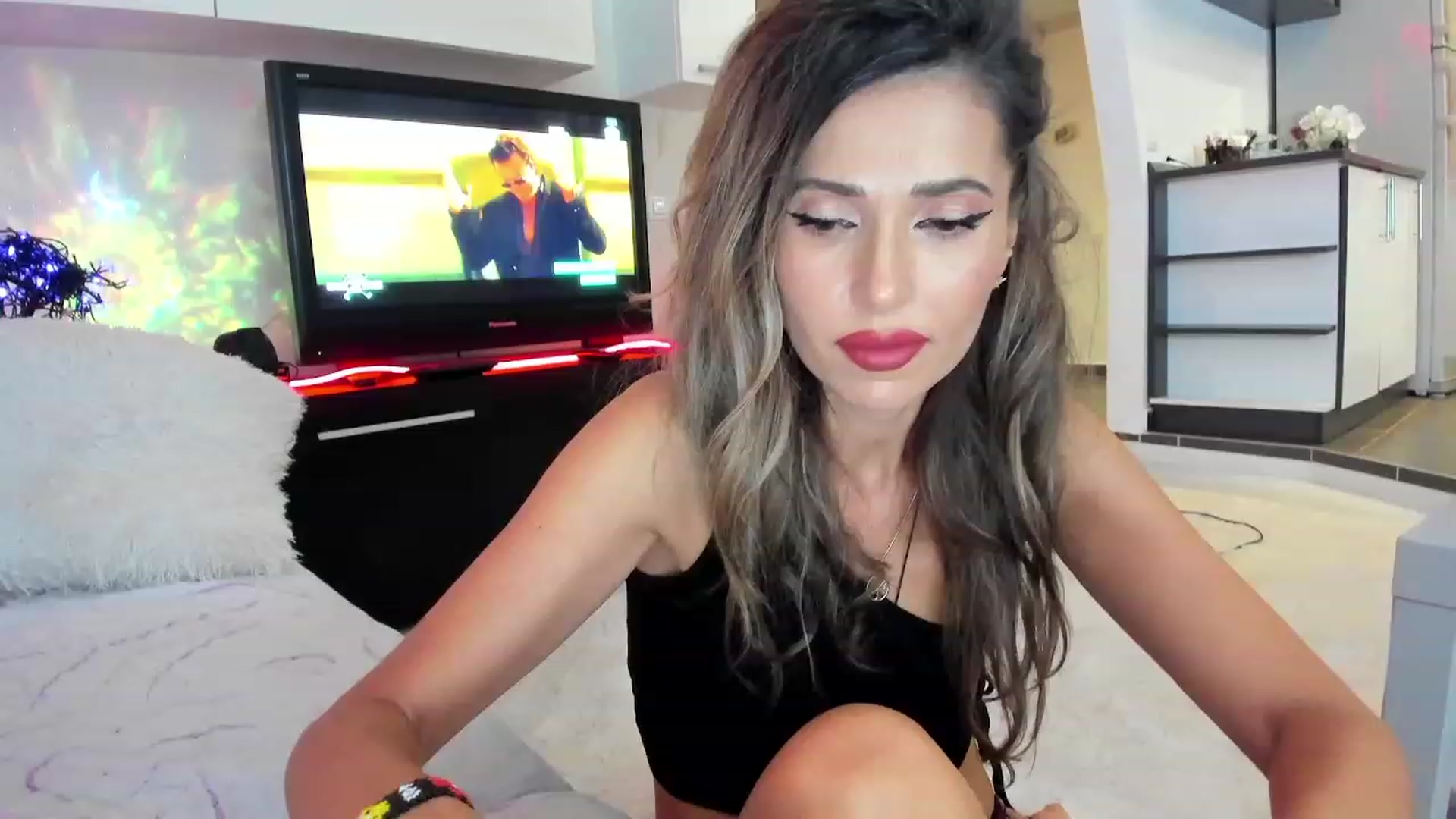 Gallery image thumbnail from SmileyTinaa's myfreecams stream on, 10/05/2023, 20:45 image 6 of 20