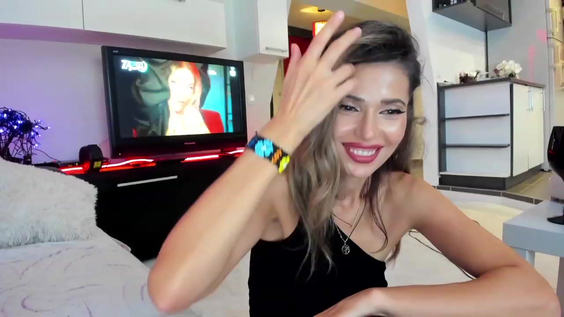Gallery image thumbnail from SmileyTinaa's myfreecams stream on, 10/06/2023, 02:35 image 5 of 20