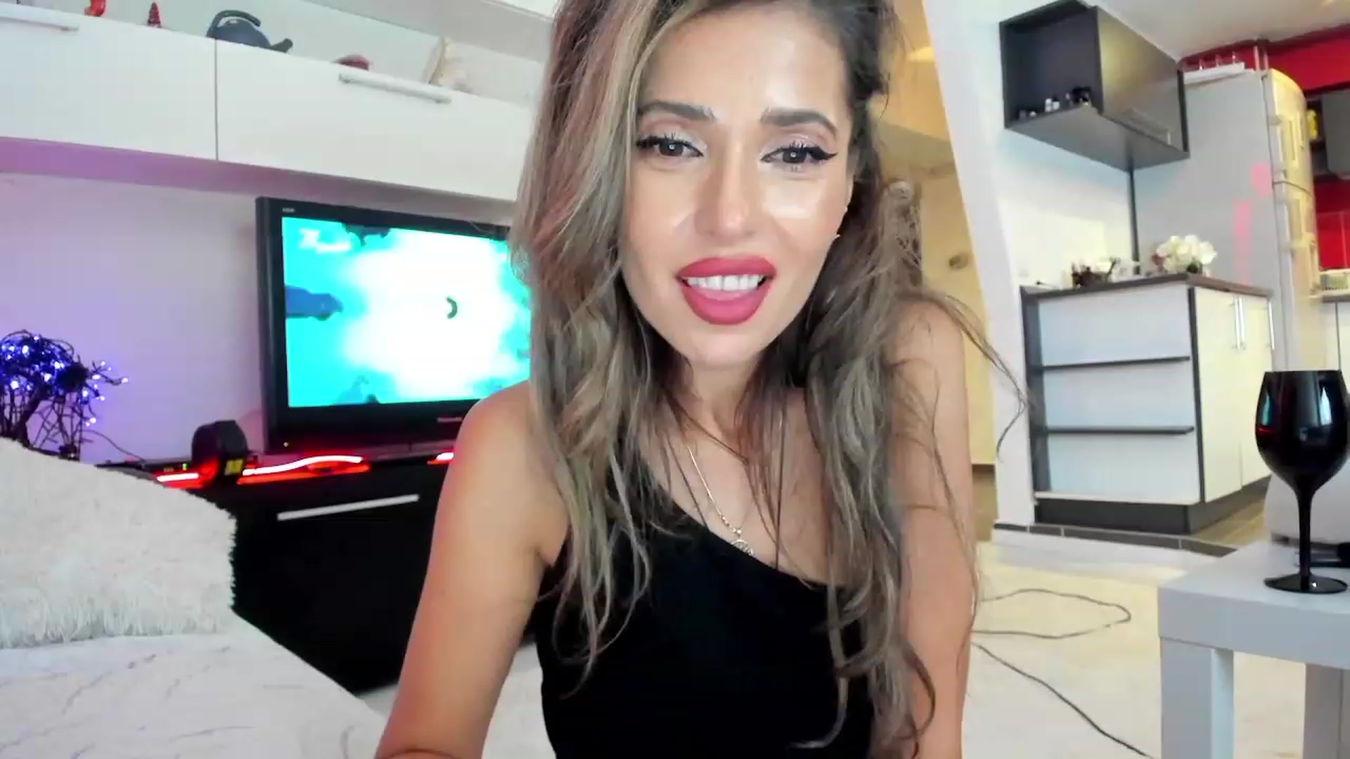 Gallery image thumbnail from SmileyTinaa's myfreecams stream on, 10/06/2023, 02:35 image 11 of 20