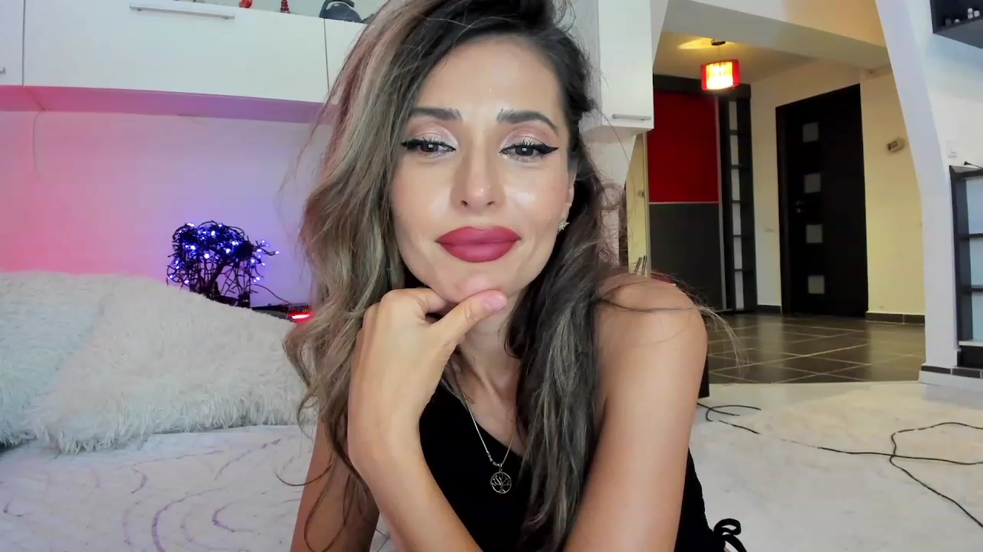 Gallery image thumbnail from SmileyTinaa's myfreecams stream on, 10/06/2023, 02:35 image 7 of 20