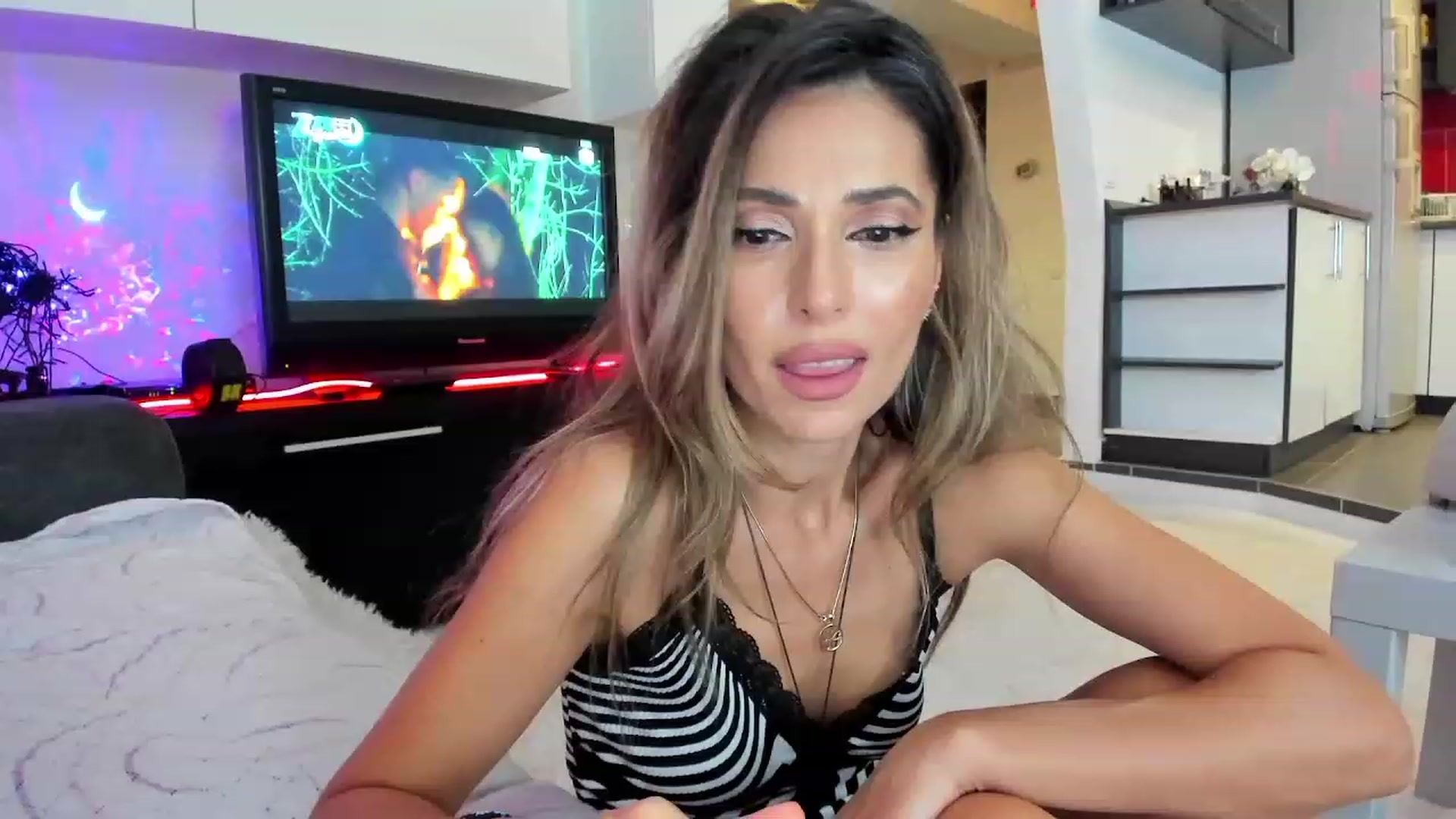 Gallery image thumbnail from SmileyTinaa's myfreecams stream on, 10/06/2023, 23:23 image 1 of 20