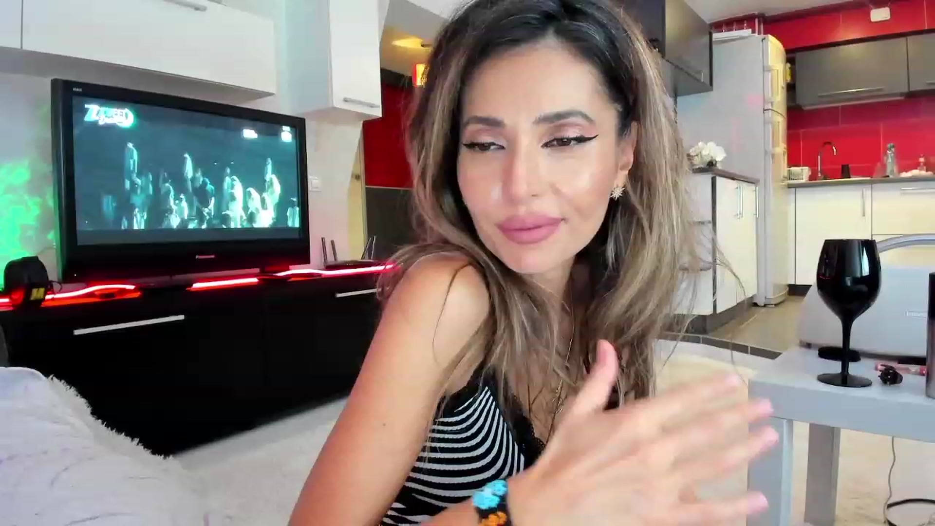 Gallery image thumbnail from SmileyTinaa's myfreecams stream on, 10/06/2023, 23:23 image 9 of 20