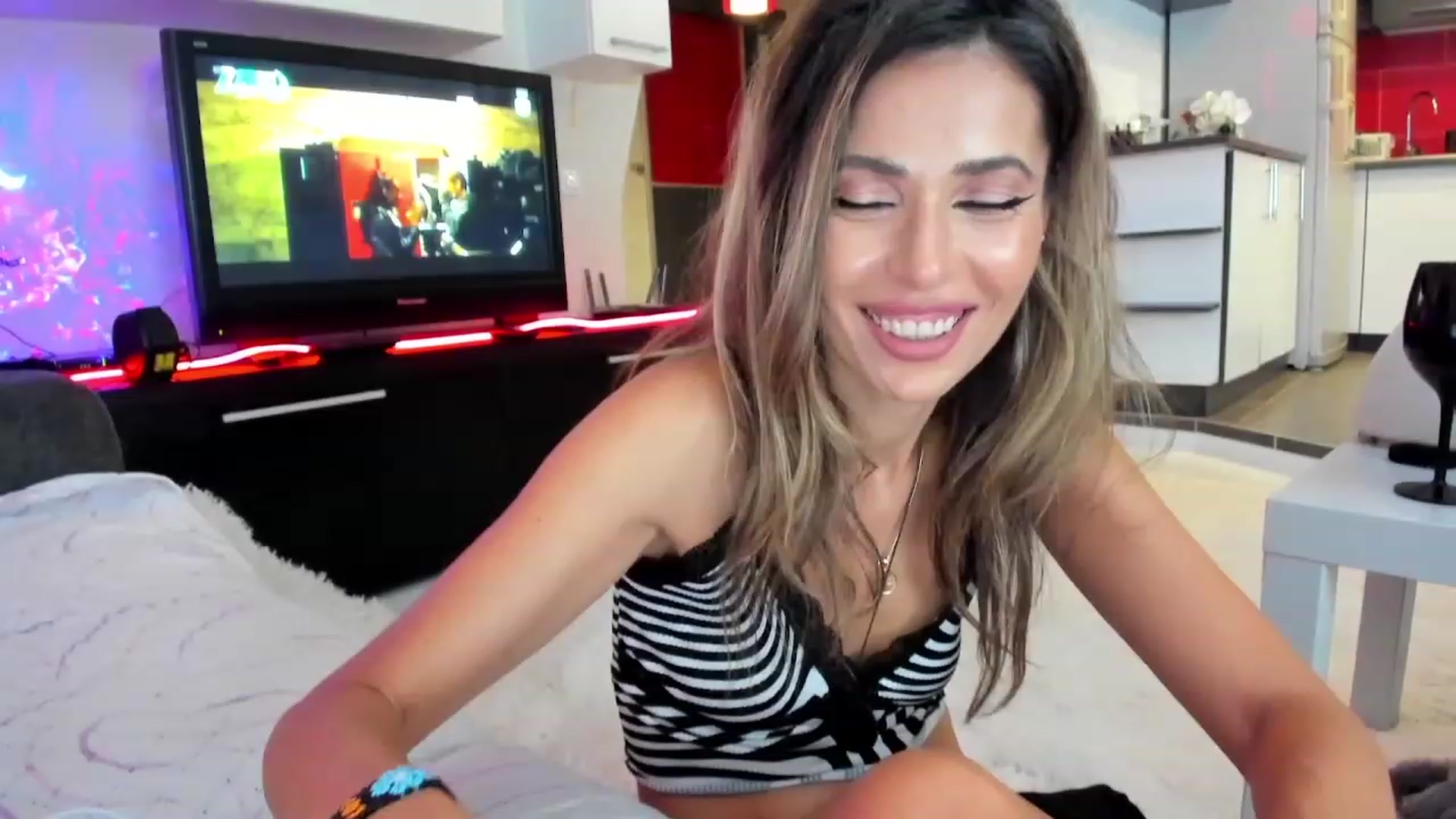 Gallery image thumbnail from SmileyTinaa's myfreecams stream on, 10/06/2023, 23:23 image 18 of 20