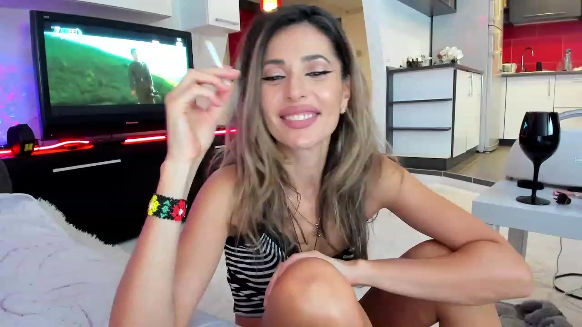 Gallery image thumbnail from SmileyTinaa's myfreecams stream on, 10/06/2023, 23:23 image 14 of 20