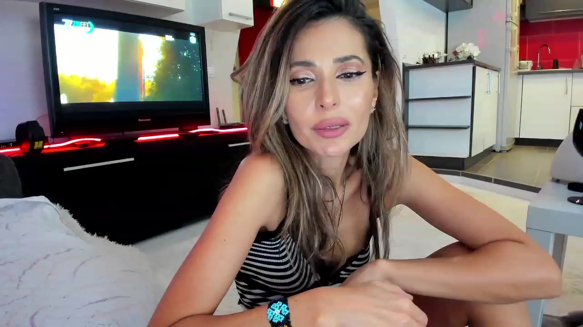 Gallery image thumbnail from SmileyTinaa's myfreecams stream on, 10/07/2023, 01:18 image 17 of 20