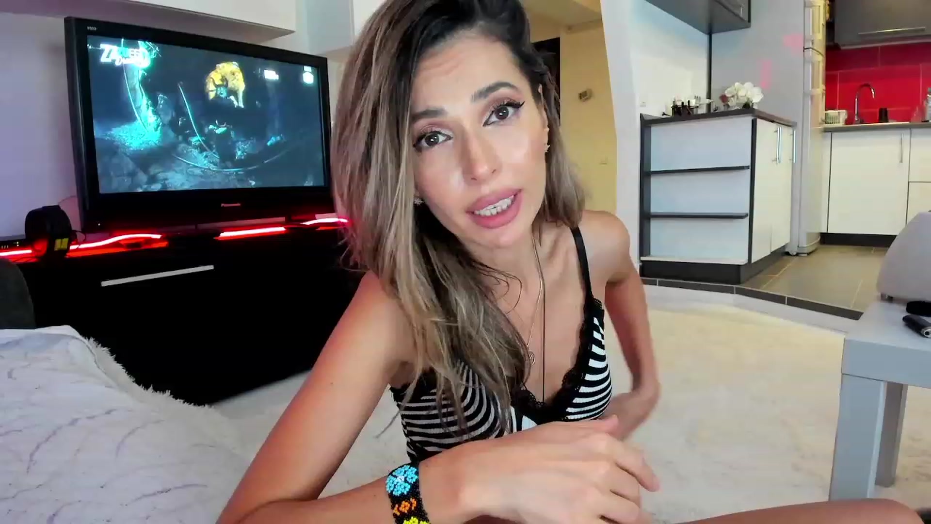 Gallery image thumbnail from SmileyTinaa's myfreecams stream on, 10/07/2023, 01:18 image 12 of 20