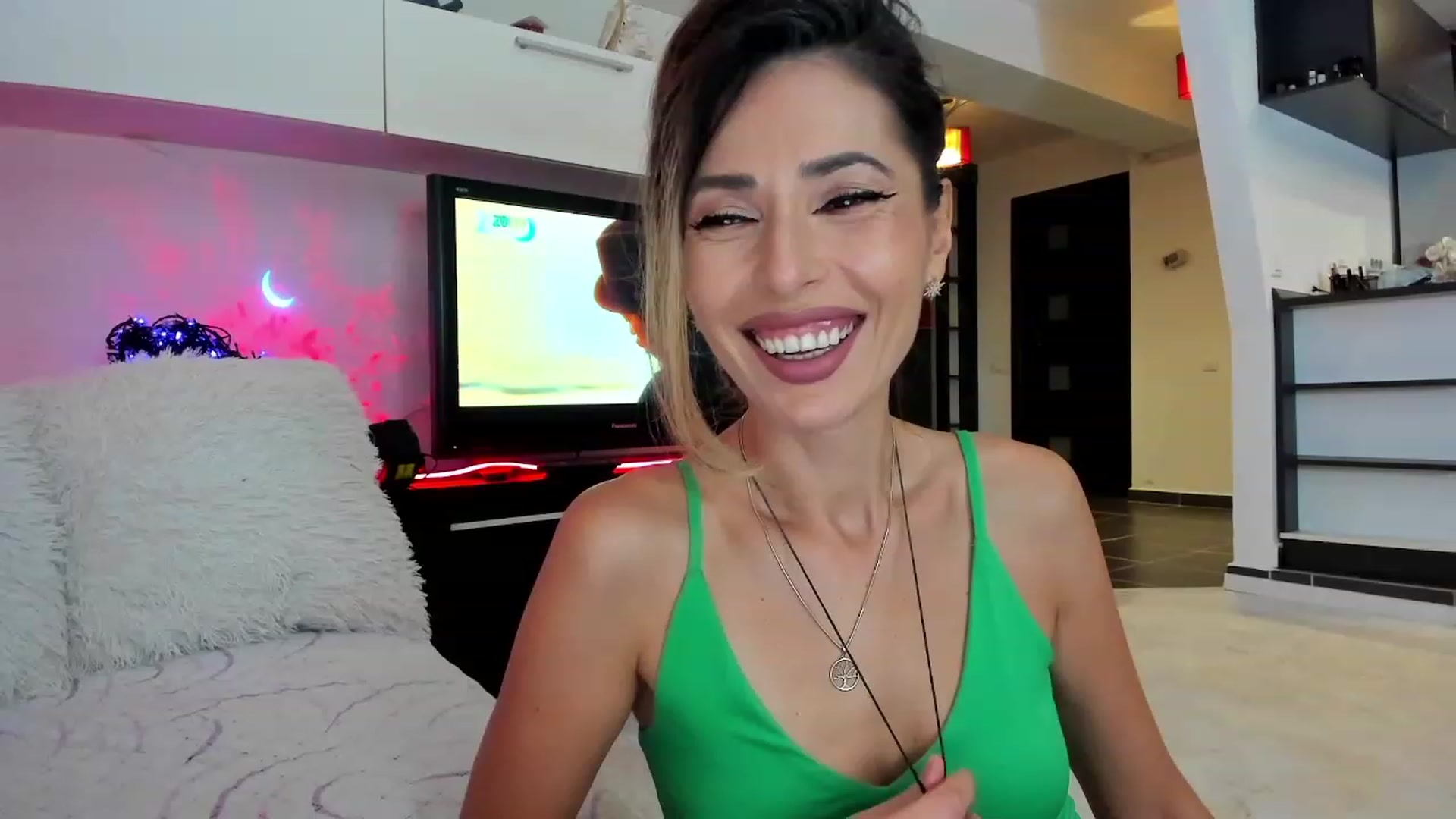 Gallery image thumbnail from SmileyTinaa's myfreecams stream on, 10/09/2023, 22:36 image 9 of 20