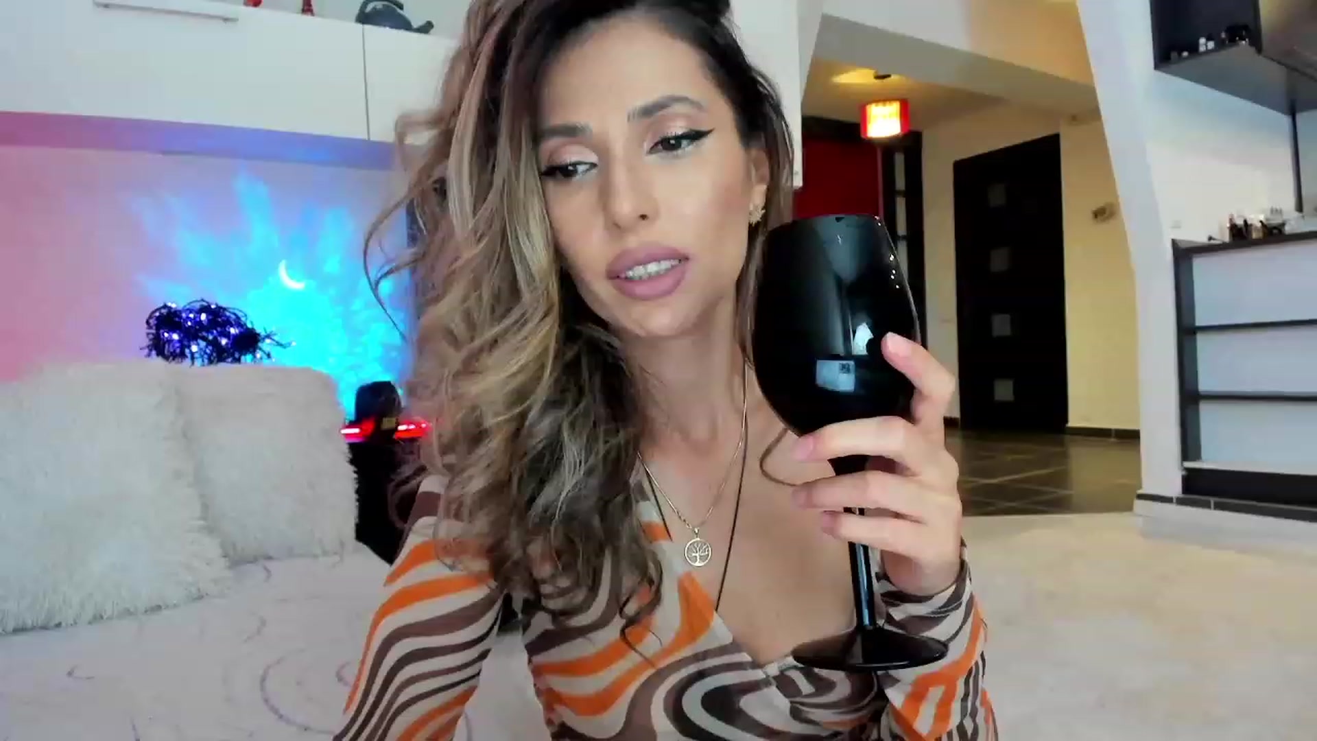 Gallery image thumbnail from SmileyTinaa's myfreecams stream on, 10/12/2023, 23:20 image 7 of 20