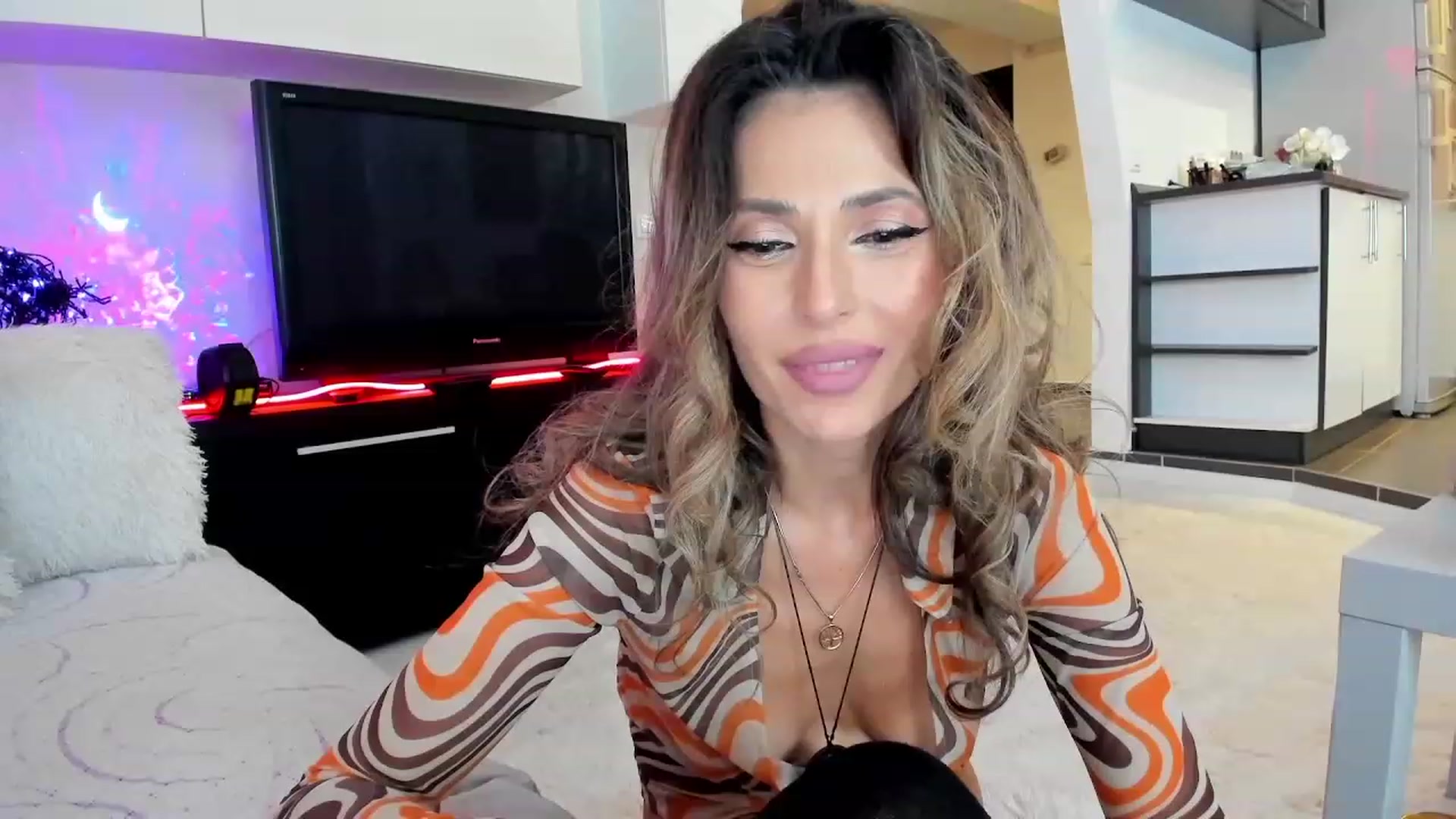 Gallery image thumbnail from SmileyTinaa's myfreecams stream on, 10/12/2023, 23:20 image 4 of 20