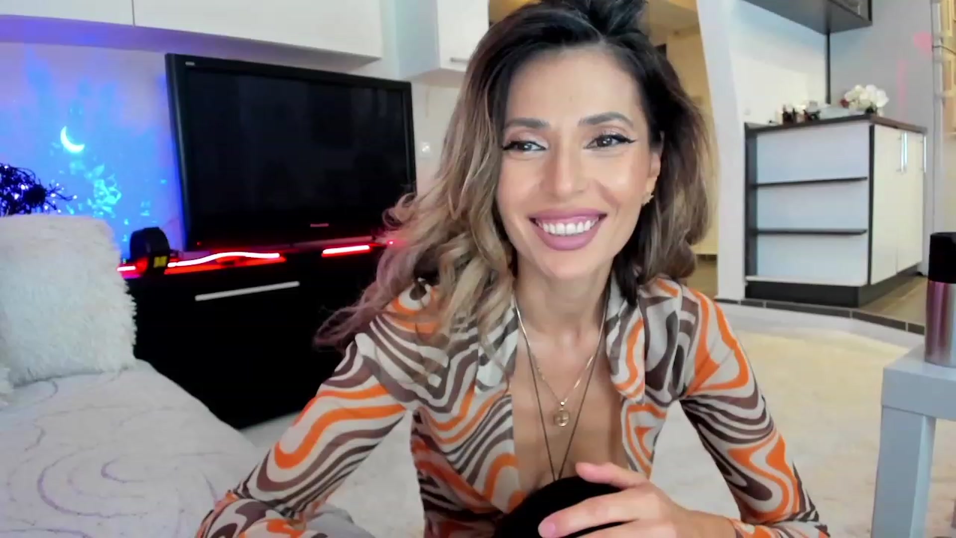 Gallery image thumbnail from SmileyTinaa's myfreecams stream on, 10/12/2023, 23:20 image 3 of 20