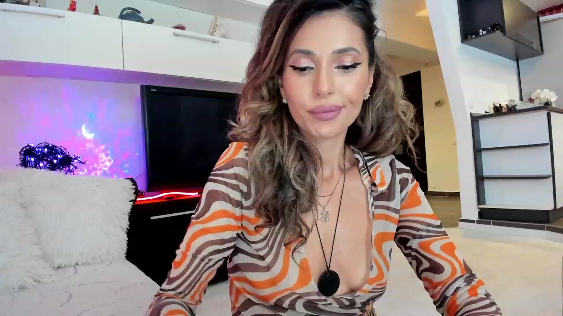 Gallery image thumbnail from SmileyTinaa's myfreecams stream on, 10/12/2023, 23:20 image 9 of 20