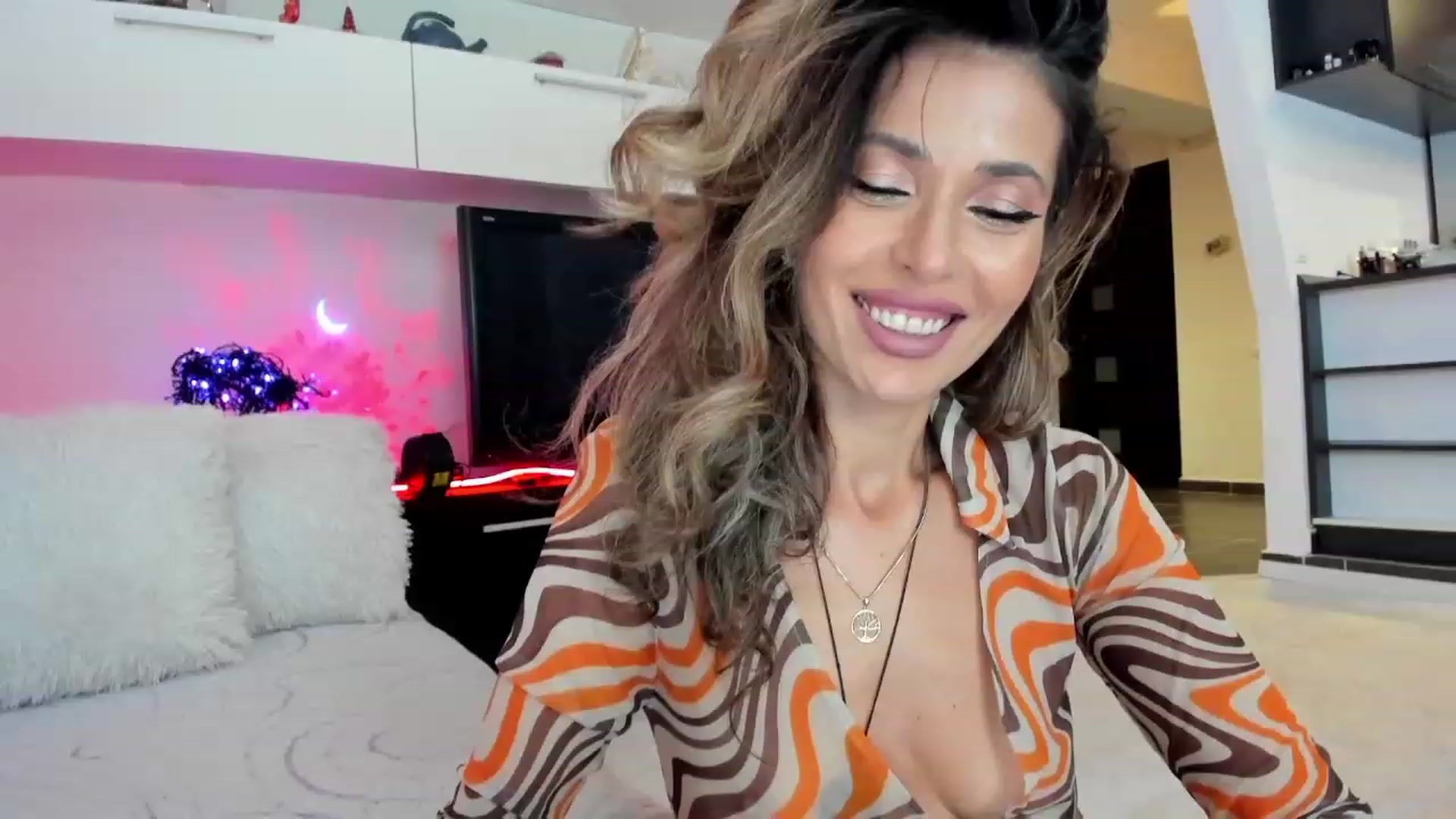 Gallery image thumbnail from SmileyTinaa's myfreecams stream on, 10/12/2023, 23:20 image 1 of 20