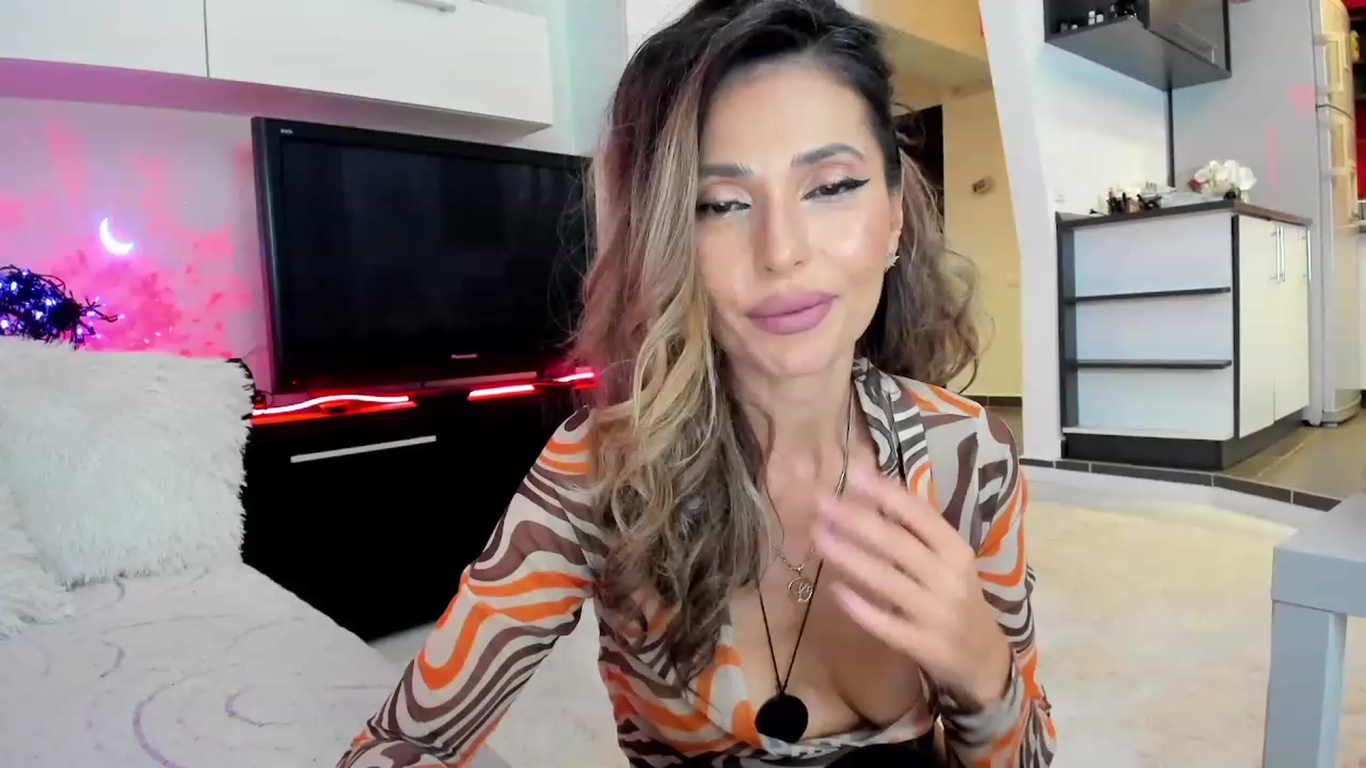 Gallery image thumbnail from SmileyTinaa's myfreecams stream on, 10/12/2023, 23:20 image 13 of 20